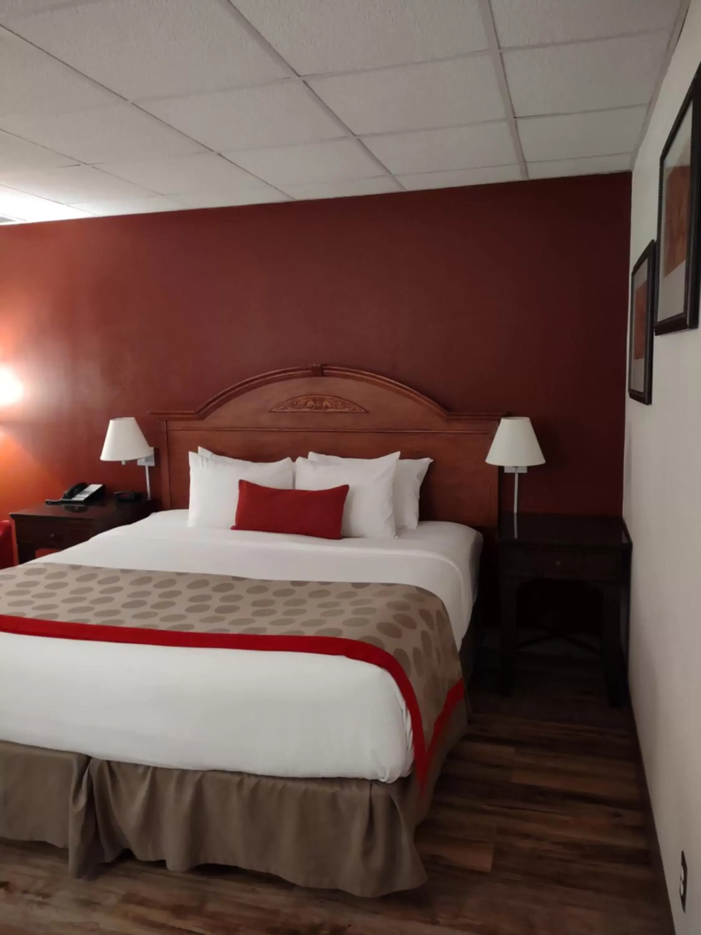 Bedroom, Bed in Ramada by Wyndham Albert Lea