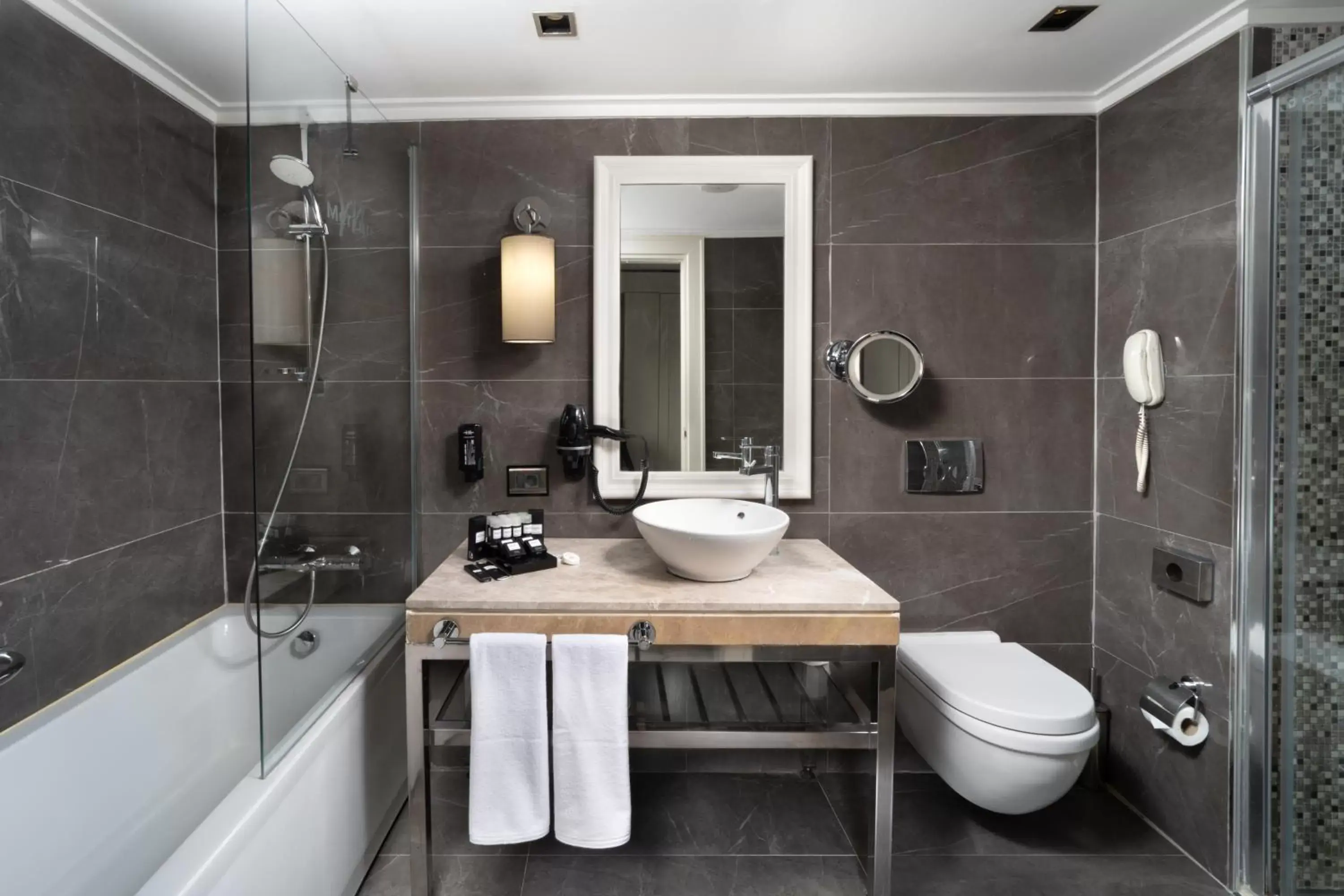 Shower, Bathroom in Mercure Istanbul Bomonti