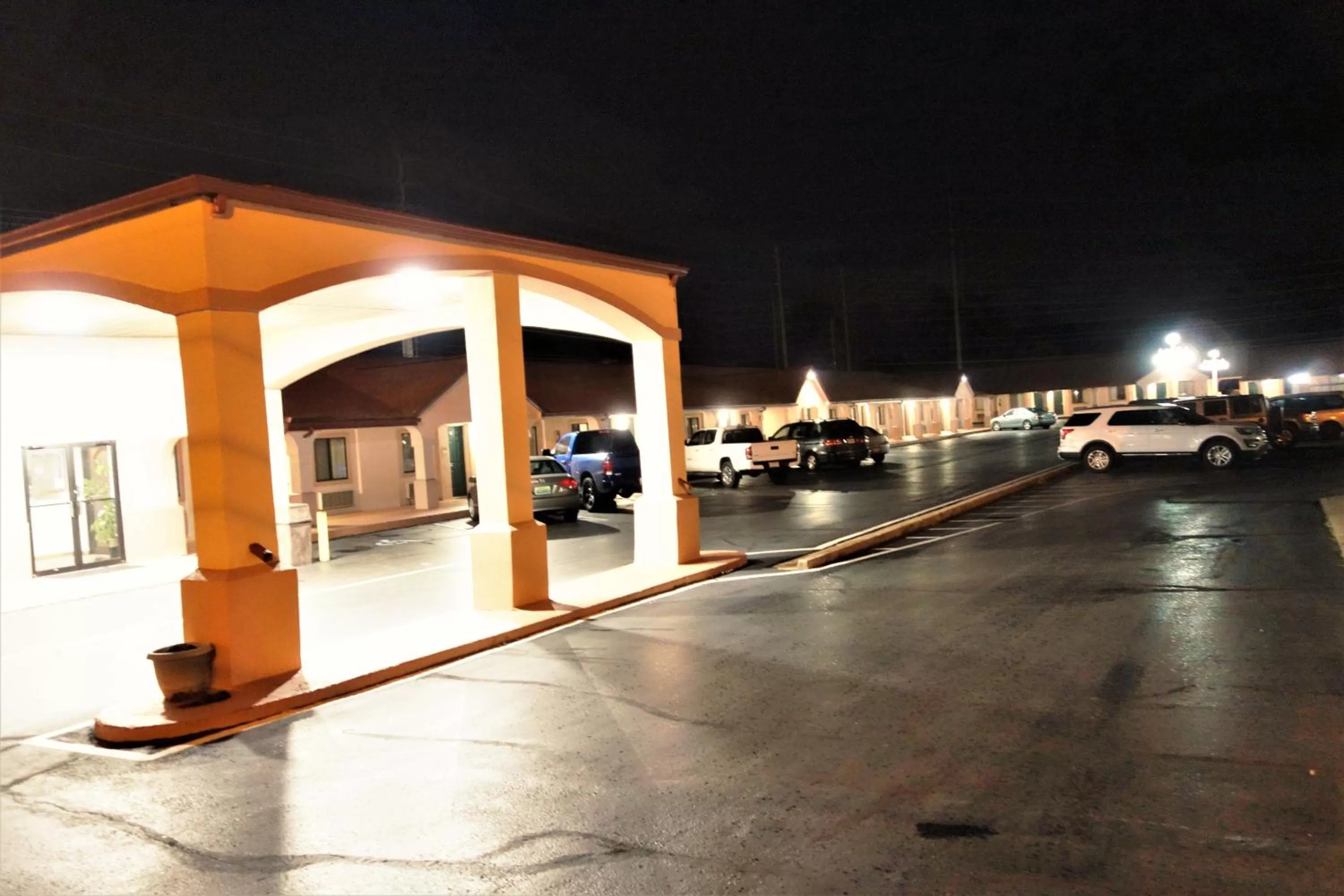 Facade/entrance in VIP Inn and Suites