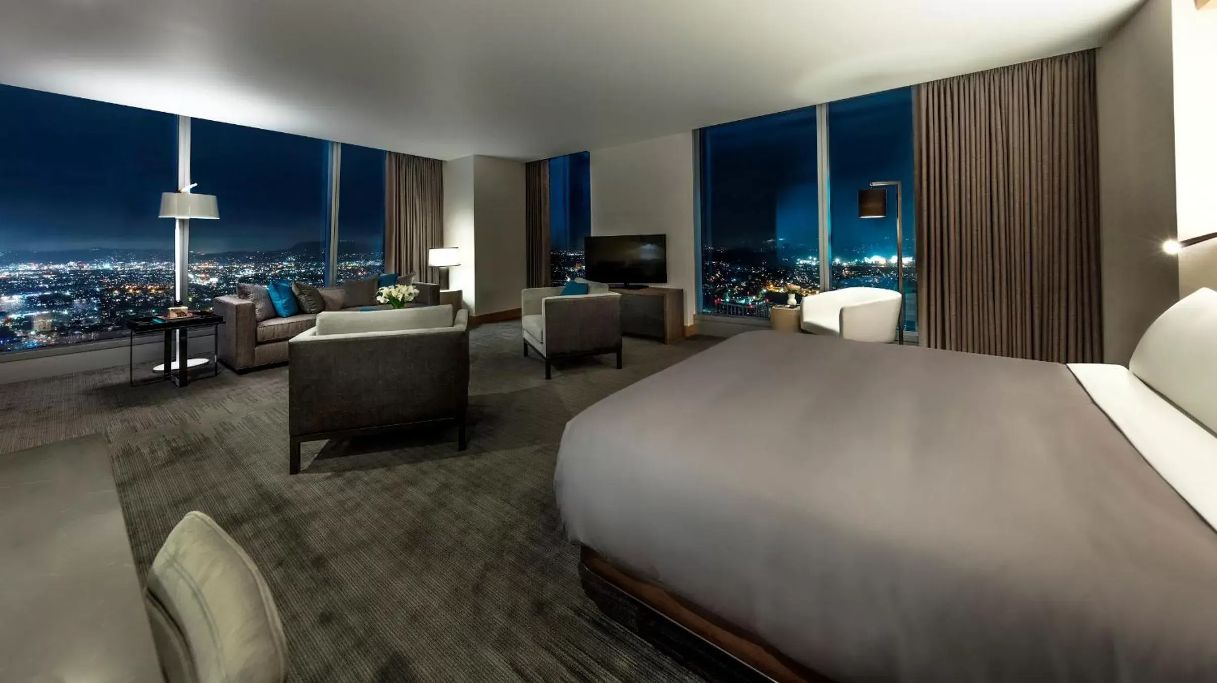 City view, Bed in InterContinental - Los Angeles Downtown by IHG City view, Bed in InterContinental - Los Angeles Downtown by IHG