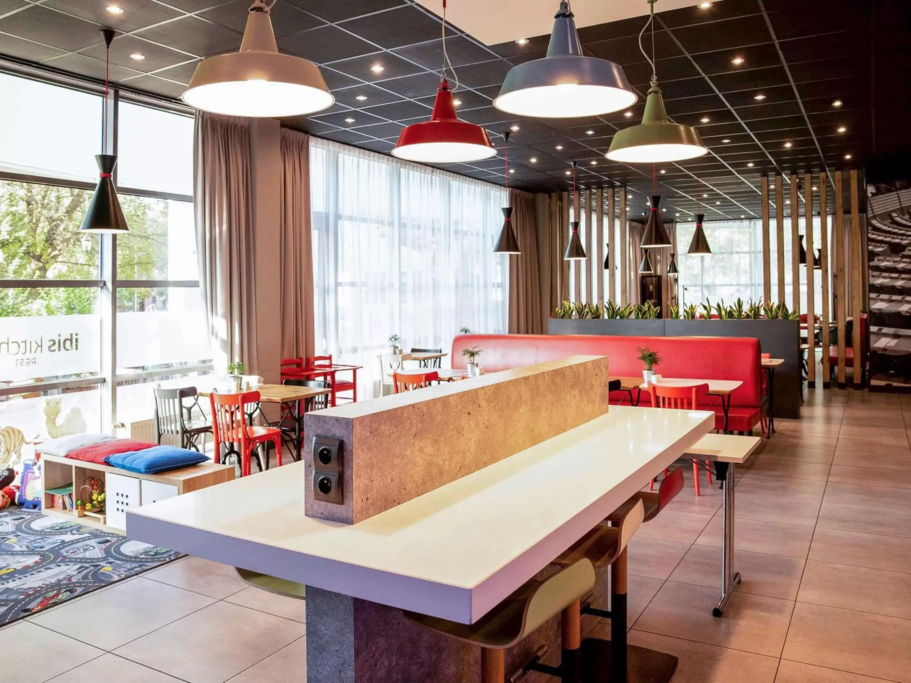 Restaurant/places to eat in Ibis Poznan Stare Miasto