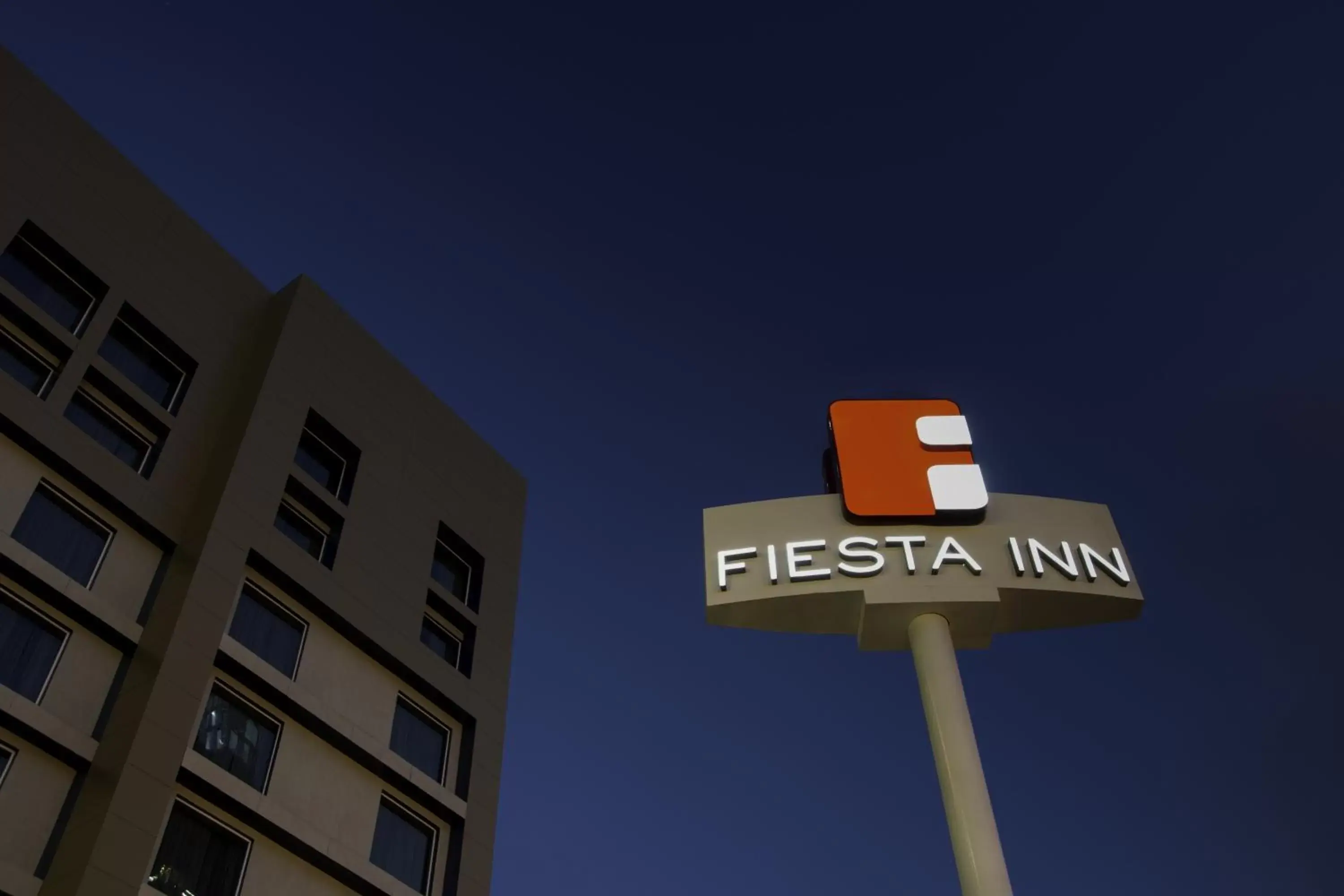 Property building in Fiesta Inn Monterrey Valle