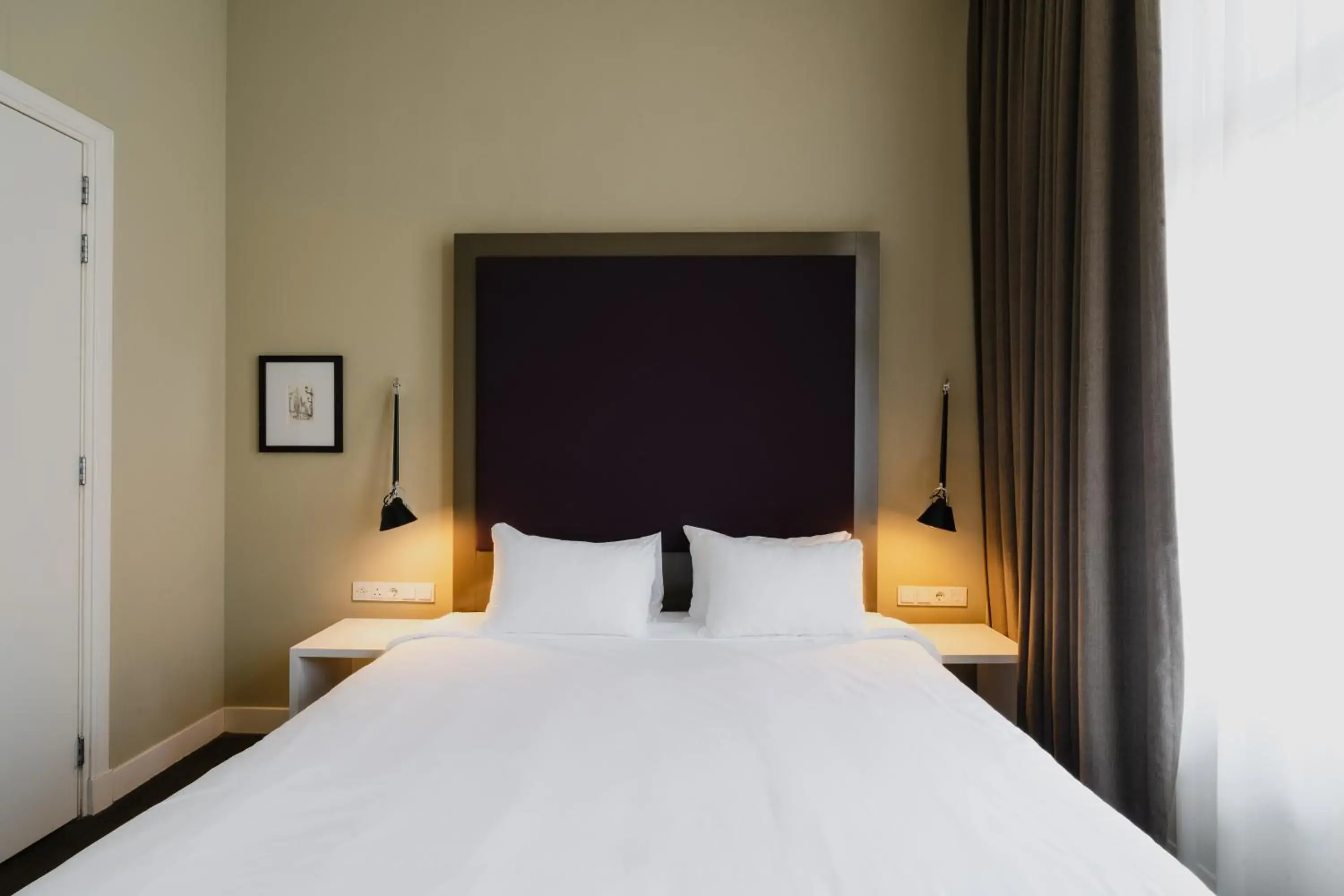 Bed in Hotel Roemer Amsterdam