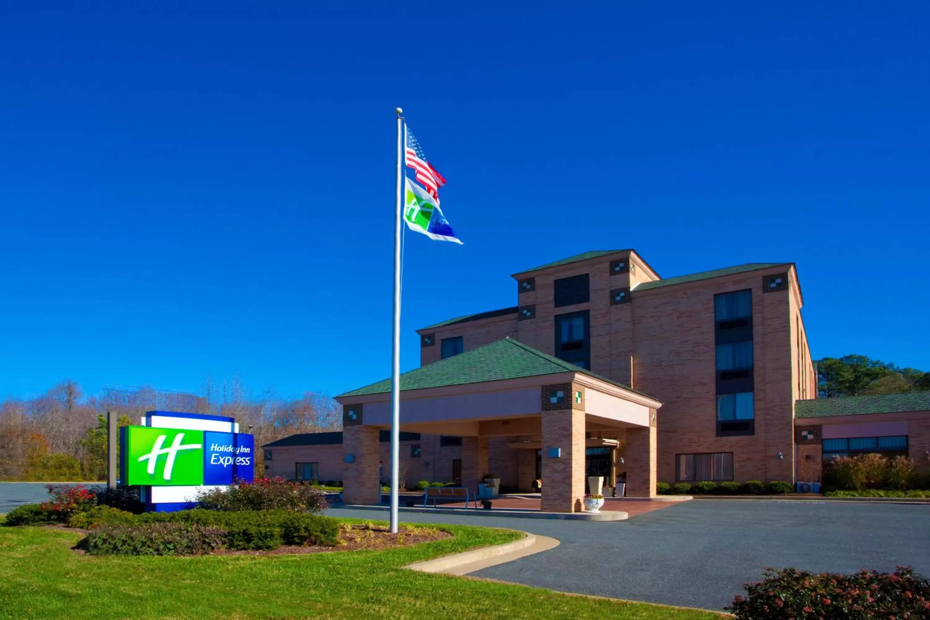 Property Building in Holiday Inn Express Easton, an IHG Hotel