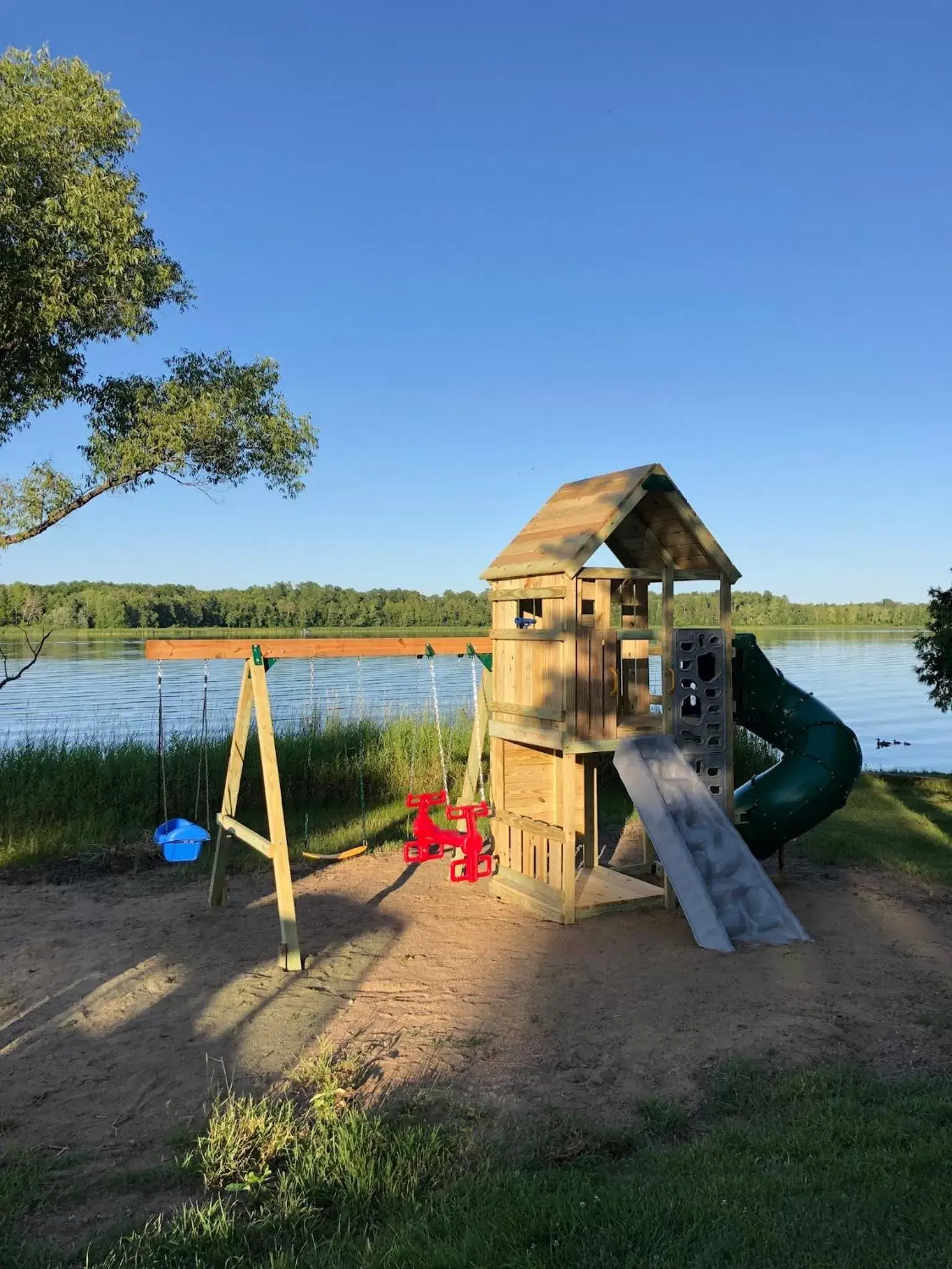 Children play ground, BBQ Facilities in Blue Moon Resort & Motel