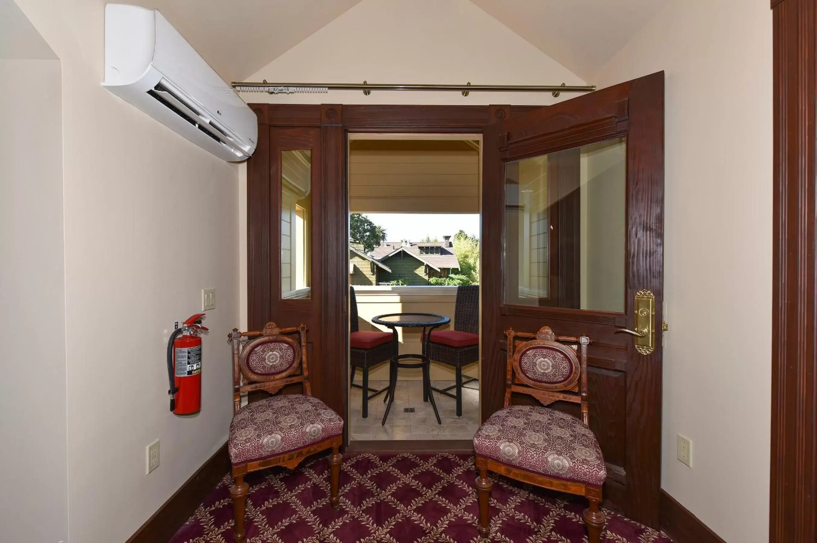 Seating Area in Blackbird Inn