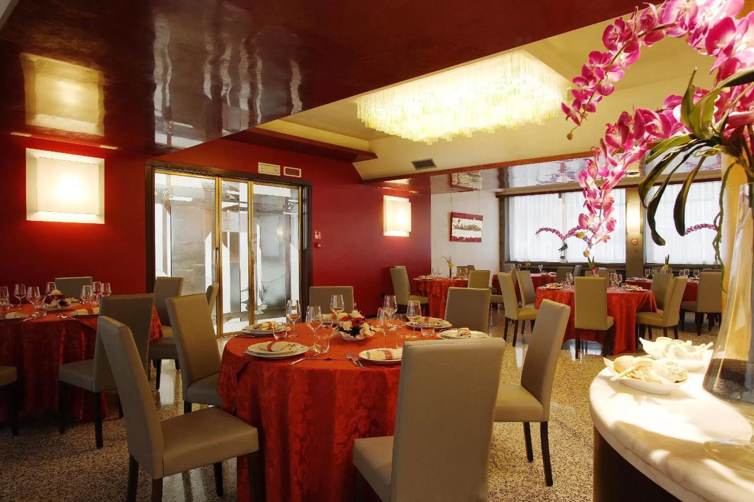 Restaurant/Places to Eat in Antony Hotel - Venice Airport
