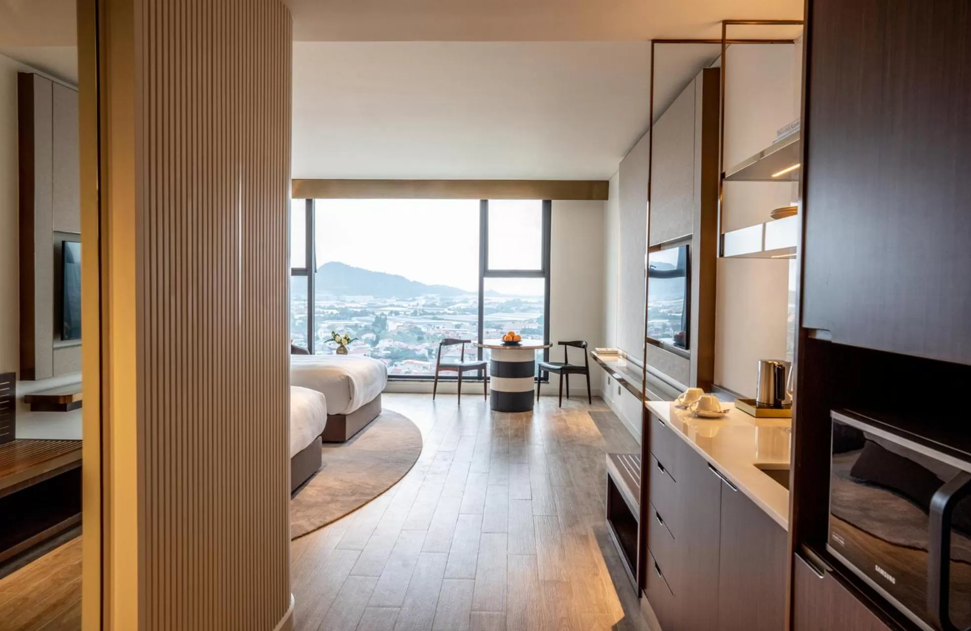 Kitchen or kitchenette in Crowne Plaza Vinh Yen City Centre by IHG