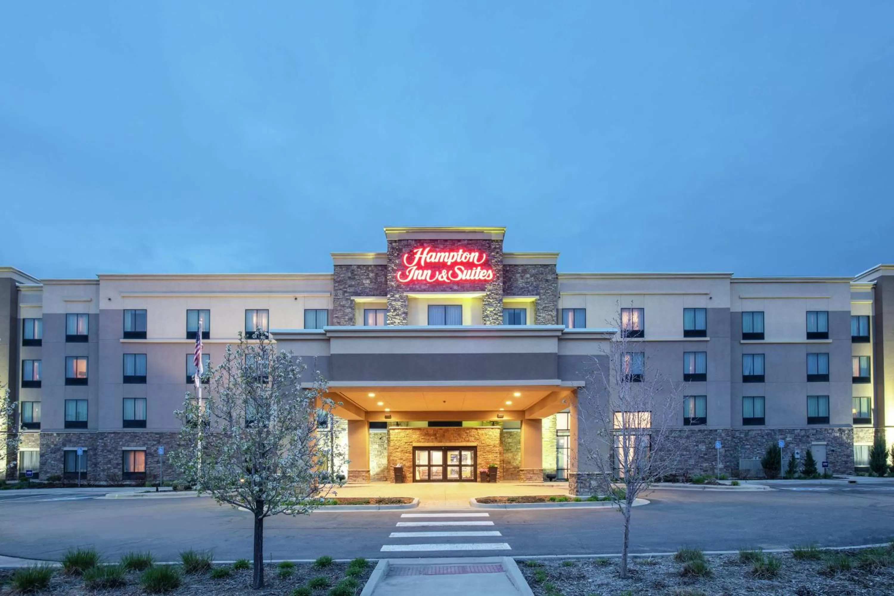 Property building in Hampton Inn and Suites Denver/South-RidgeGate