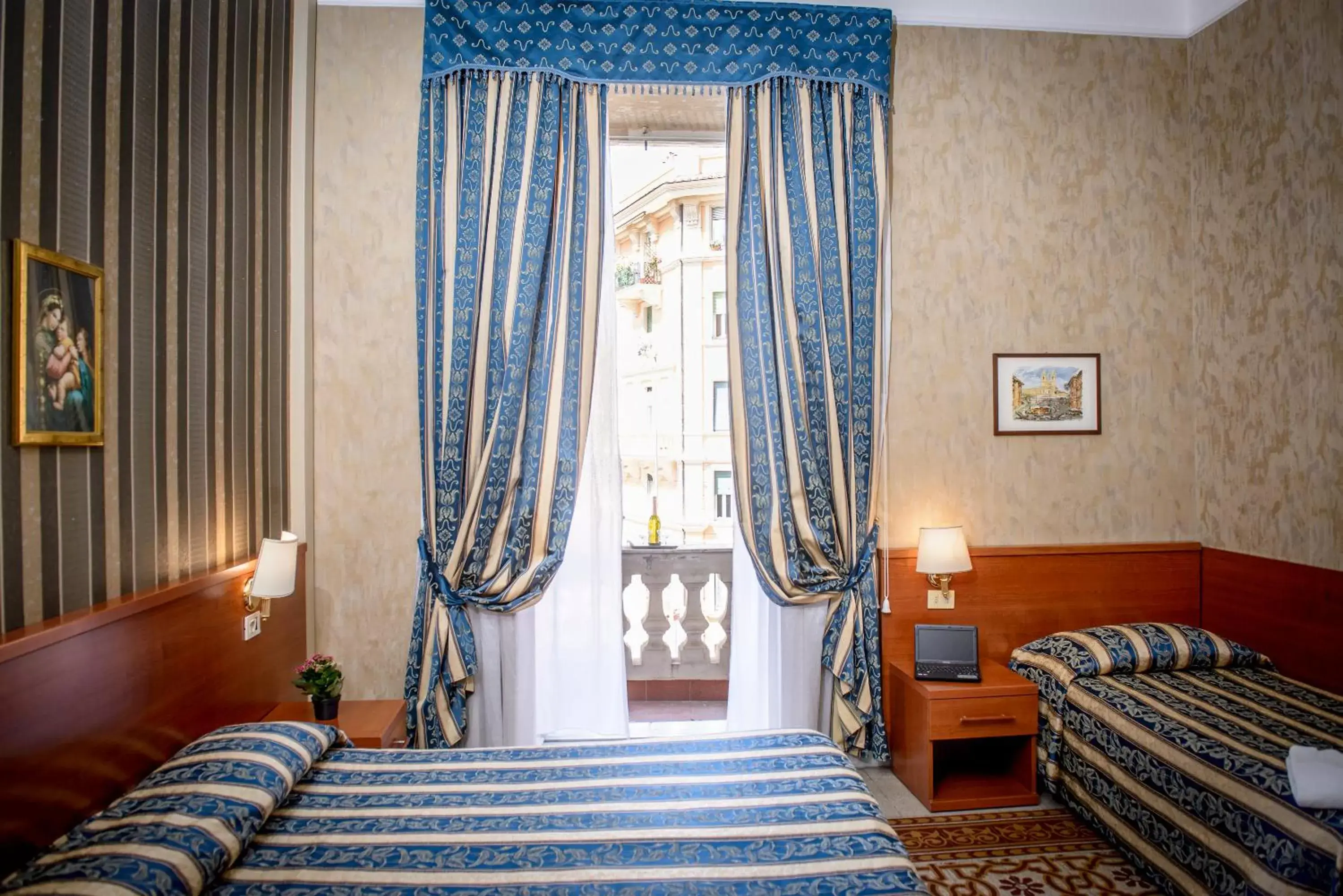 Balcony/Terrace, Bed in Hotel Emmaus