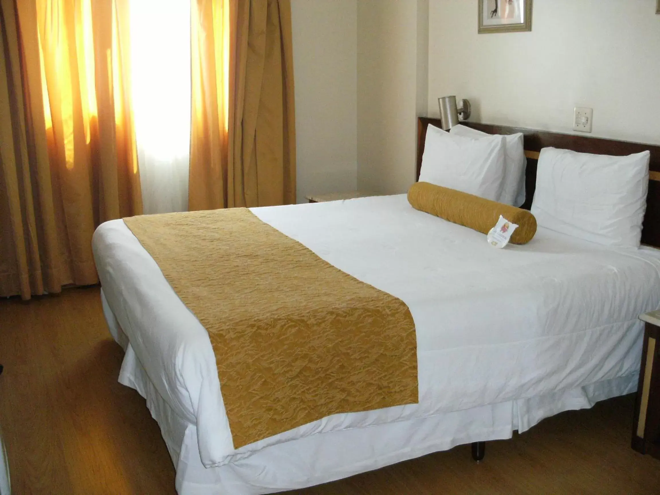 Photo of the whole room, Bed in Carlton Plaza São José dos Campos