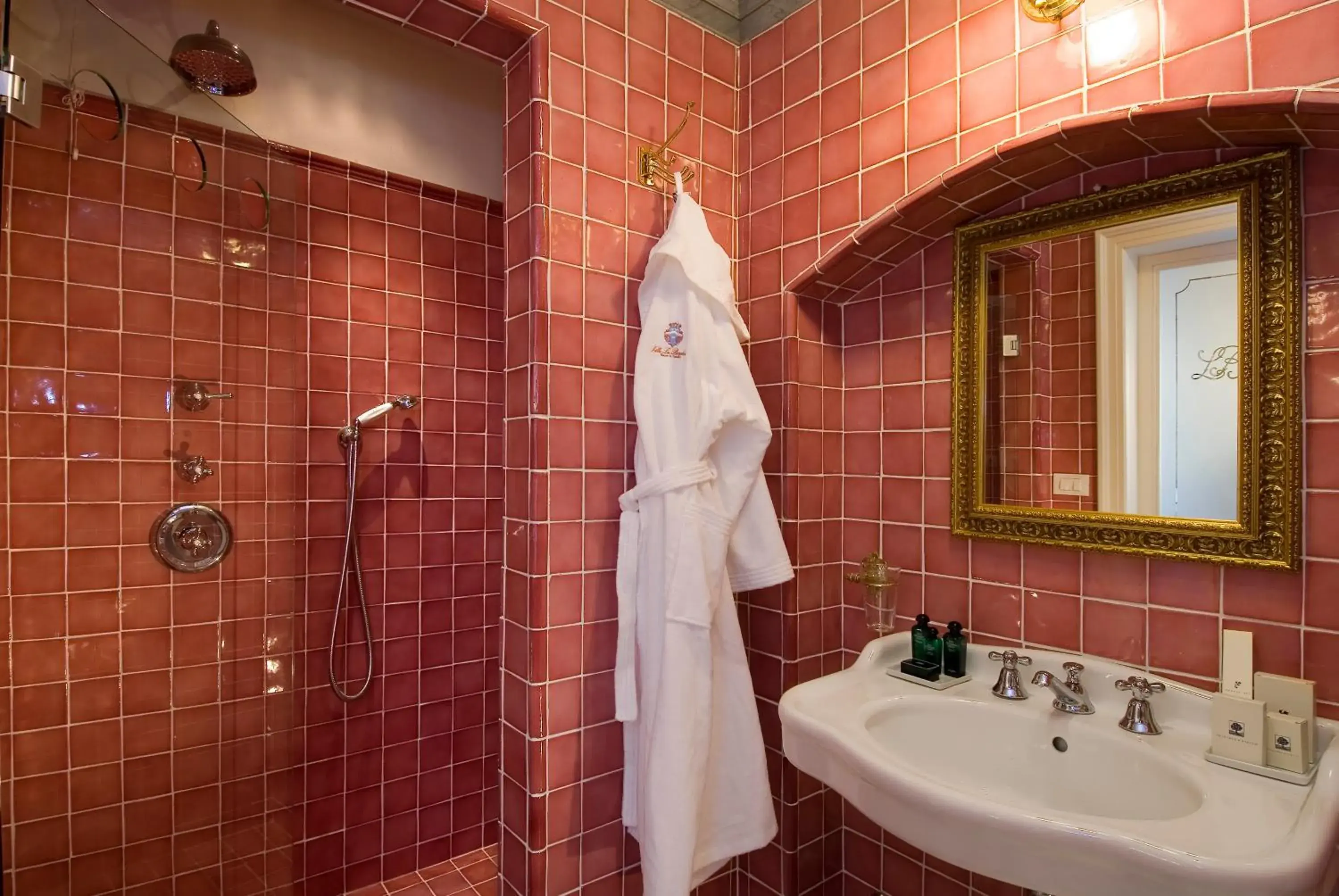 Shower, Bathroom in Villa la Borghetta Resort