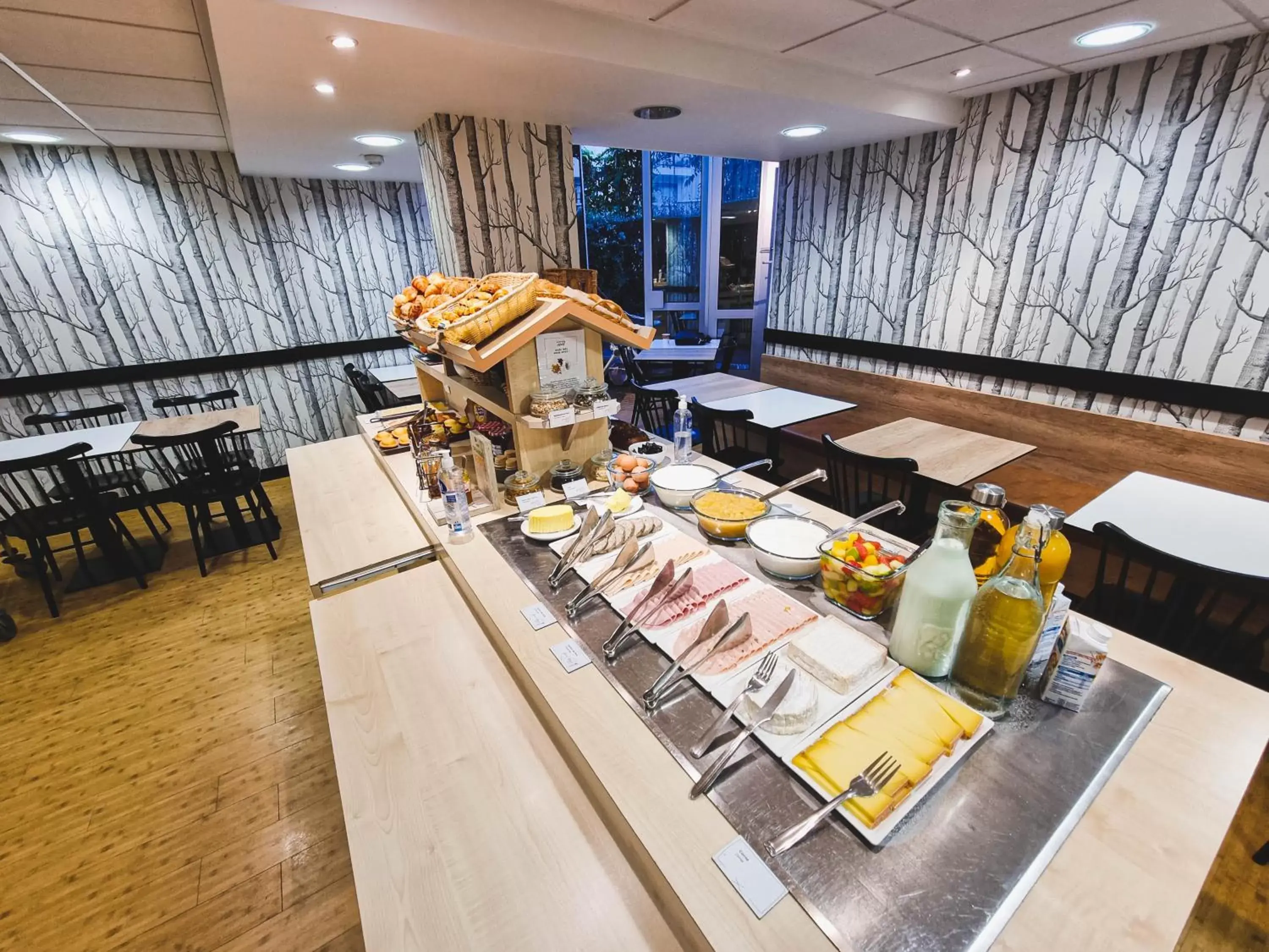 Breakfast, Restaurant/Places to Eat in ibis Styles Caen Centre Historique