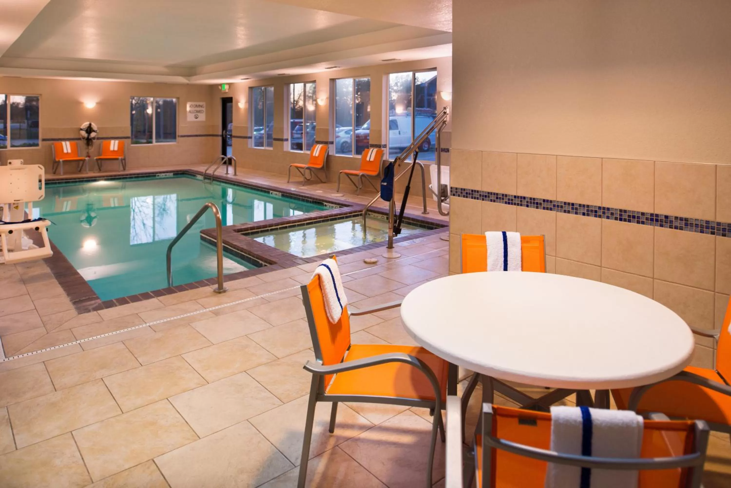 Swimming pool in Holiday Inn Express & Suites Pittsburg by IHG
