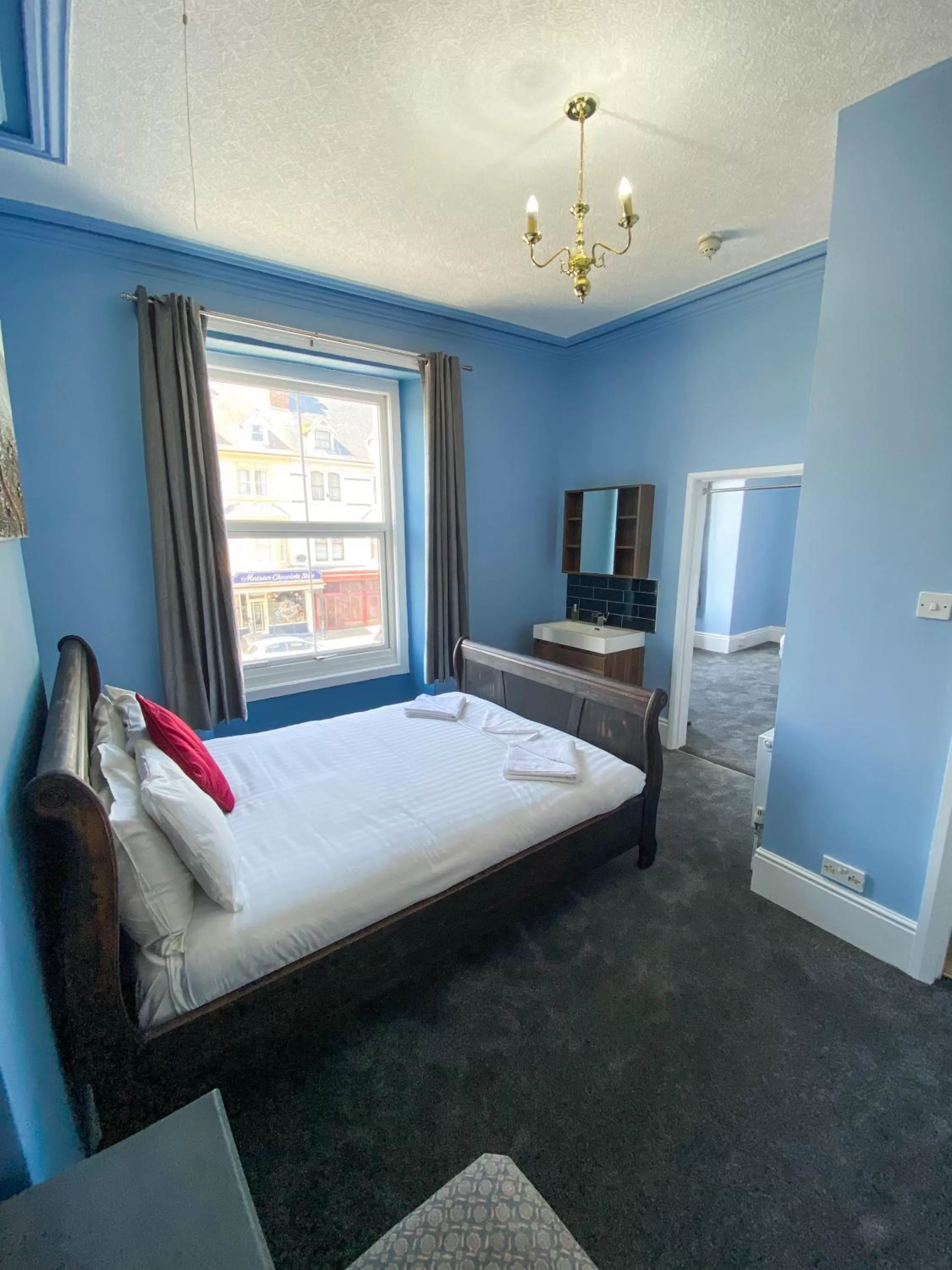 Bed in The Broadway Hotel