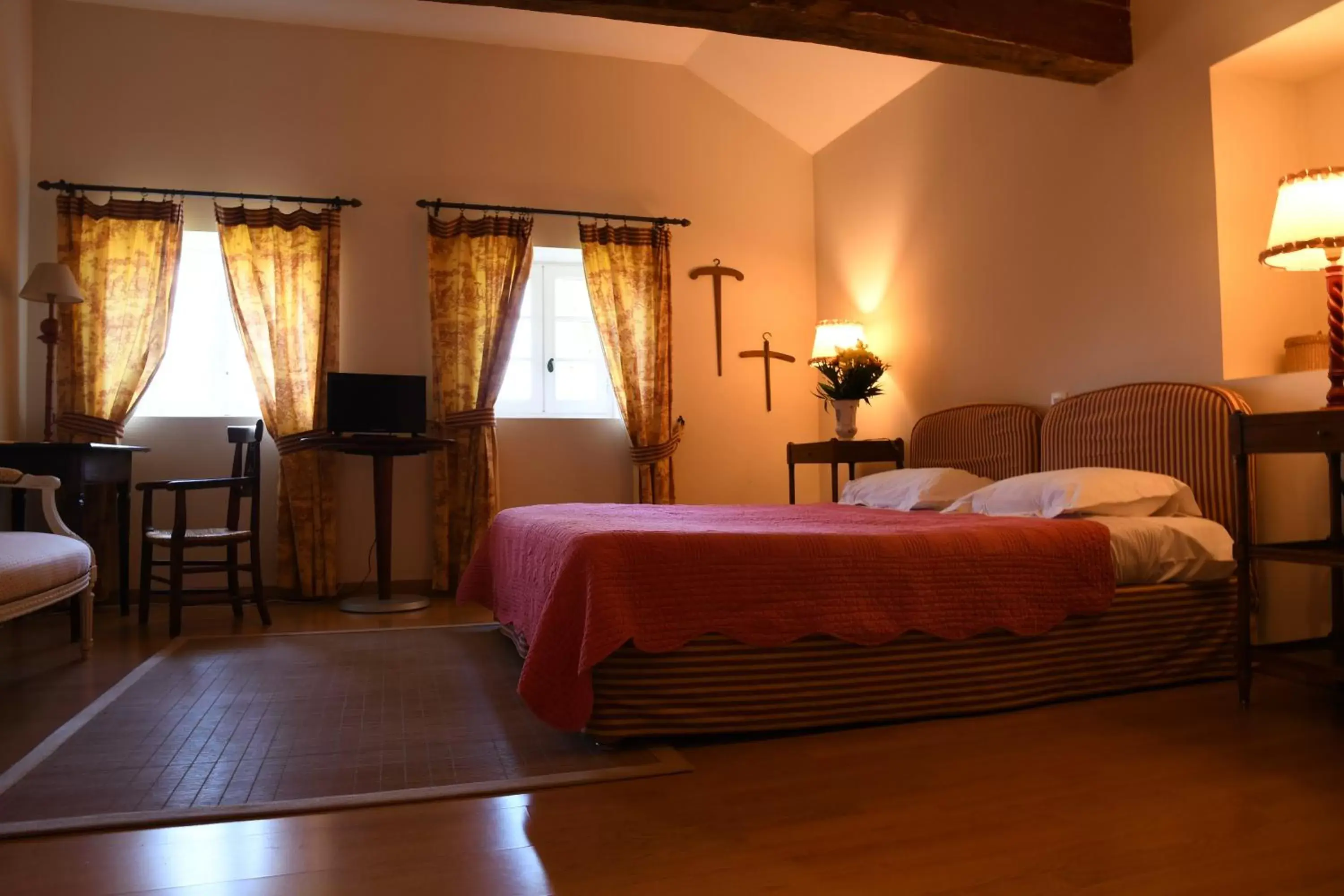 Photo of the whole room, Bed in Le Peyret