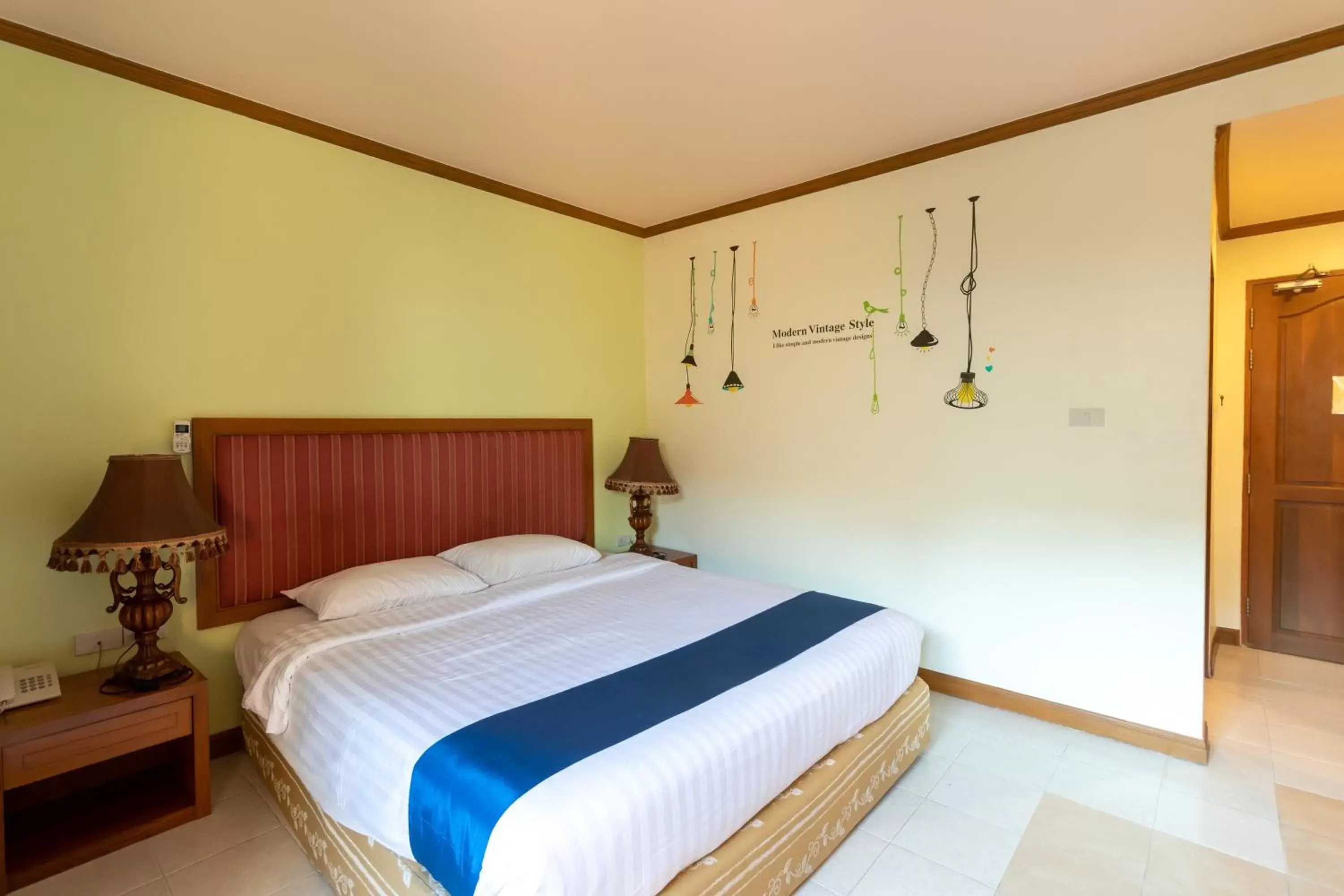 Bed in Thipurai Beach Hotel