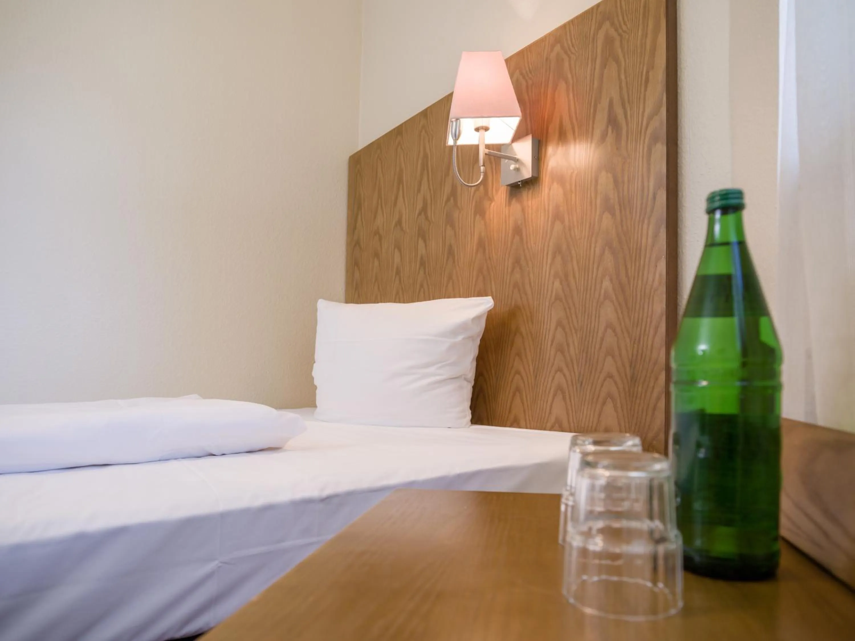 Bed in Hotel Königstein Kiel by Tulip Inn