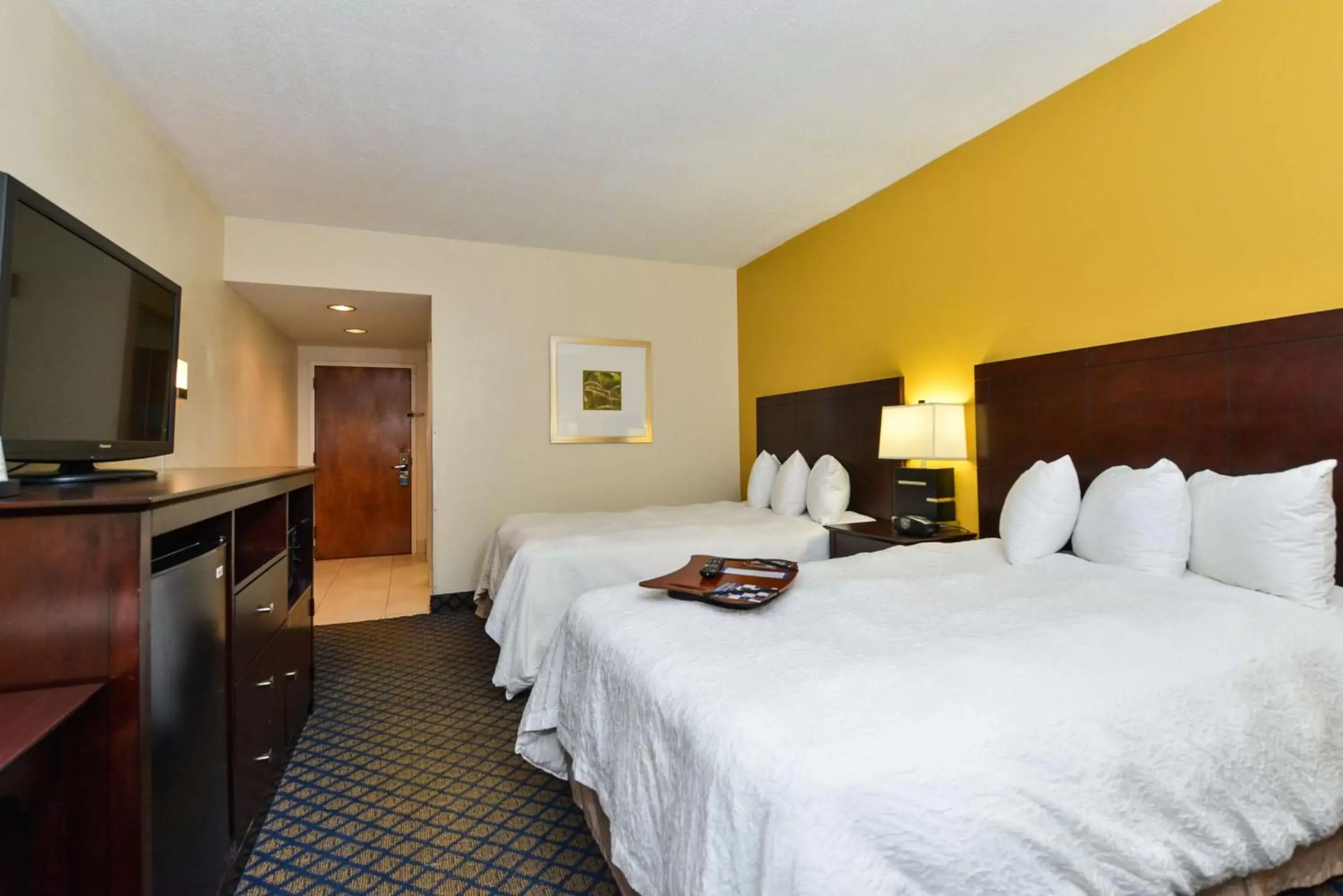 Bed in Hampton Inn By Hilton Petersburg-Ft. Lee