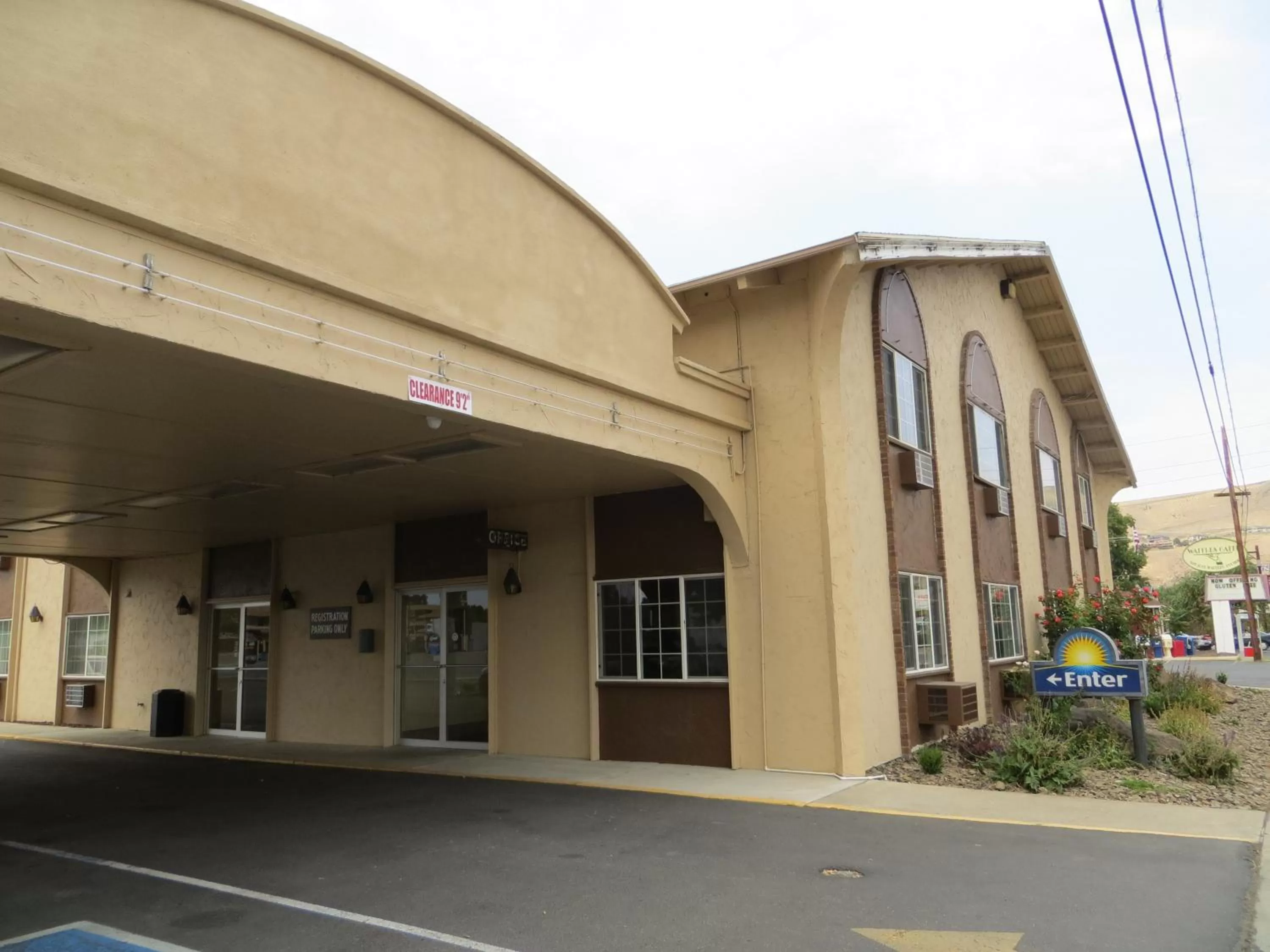 Facade/entrance in Days Inn by Wyndham Yakima