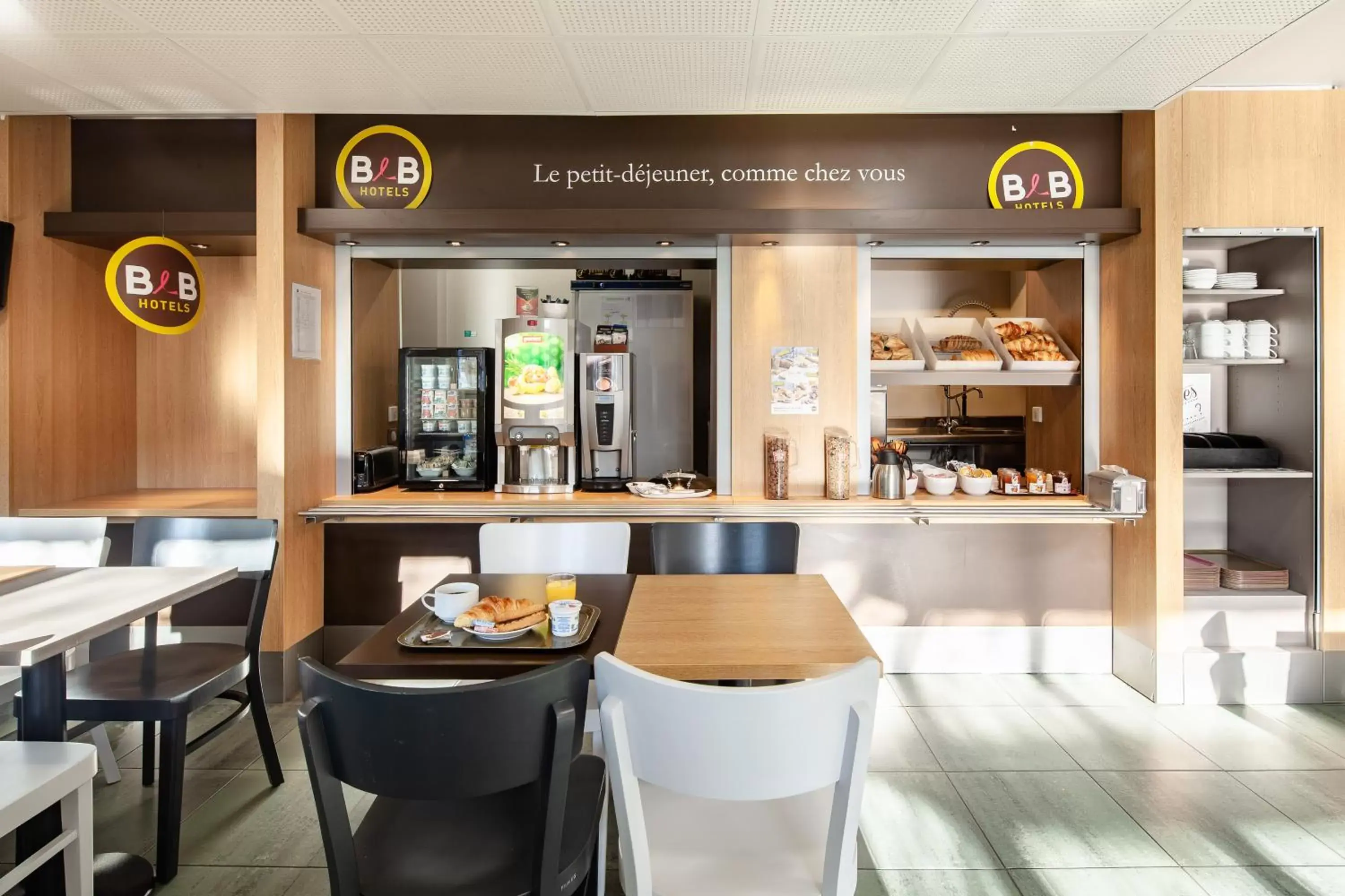 Buffet breakfast, Restaurant/Places to Eat in B&B HOTEL Pontault Combault