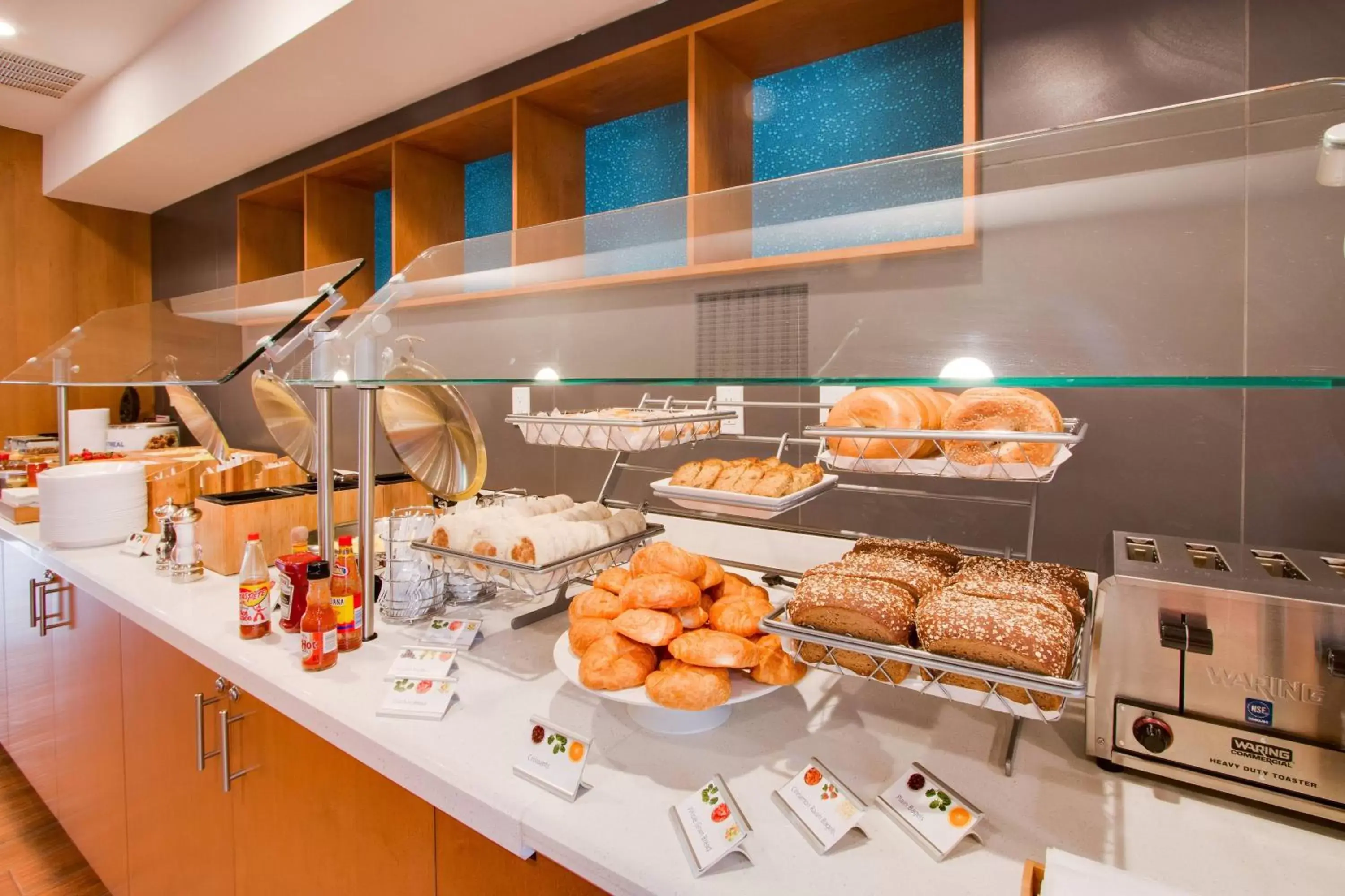 Breakfast, Food in SpringHill Suites by Marriott Orlando Lake Buena Vista South