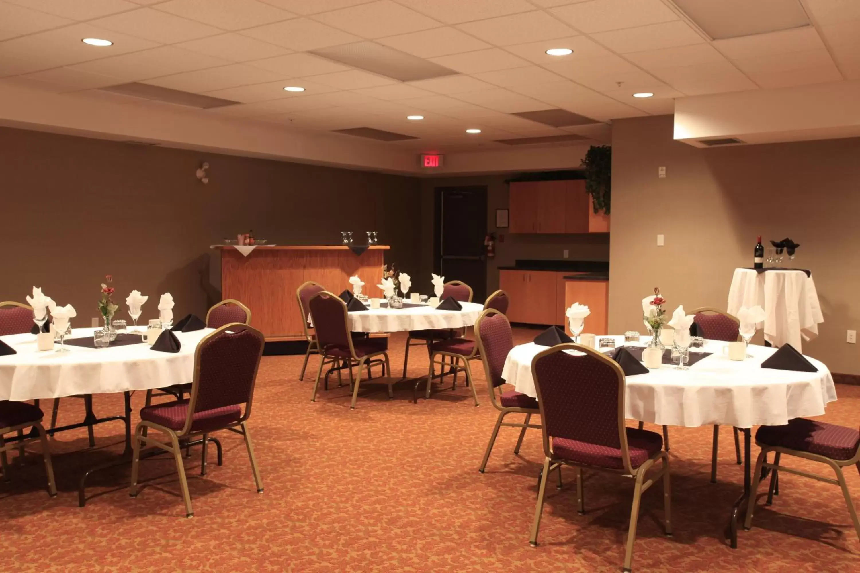 Banquet/Function facilities, Restaurant/Places to Eat in Coast Grimshaw Hotel & Suites