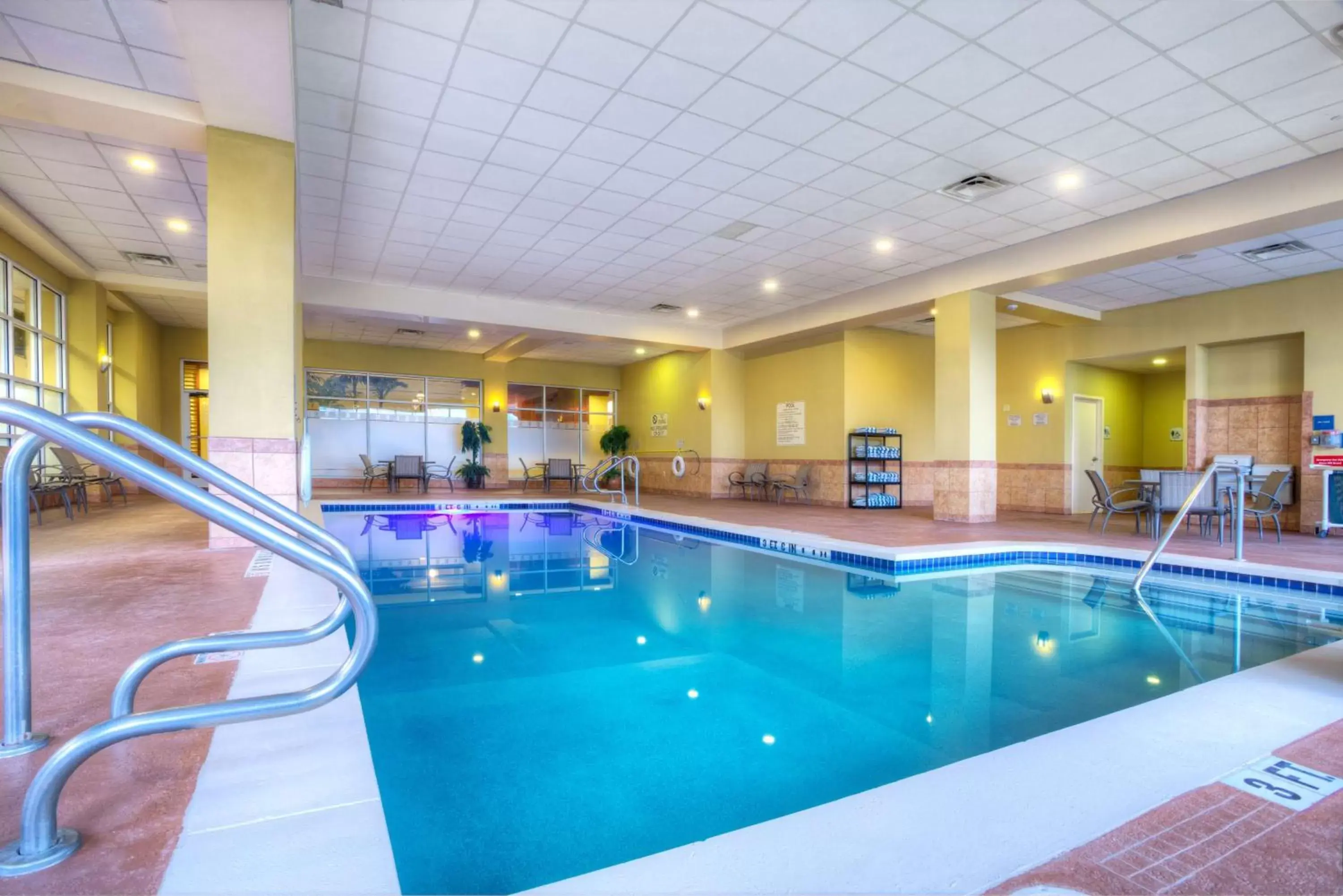 Pool view in Embassy Suites by Hilton Laredo Pool view in Embassy Suites by Hilton Laredo
