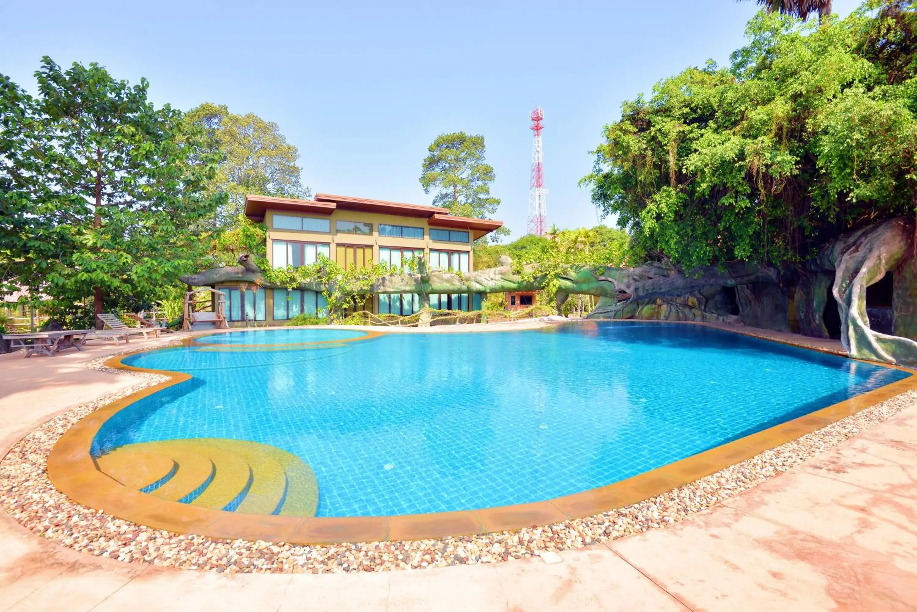 Swimming Pool in Blues River Resort