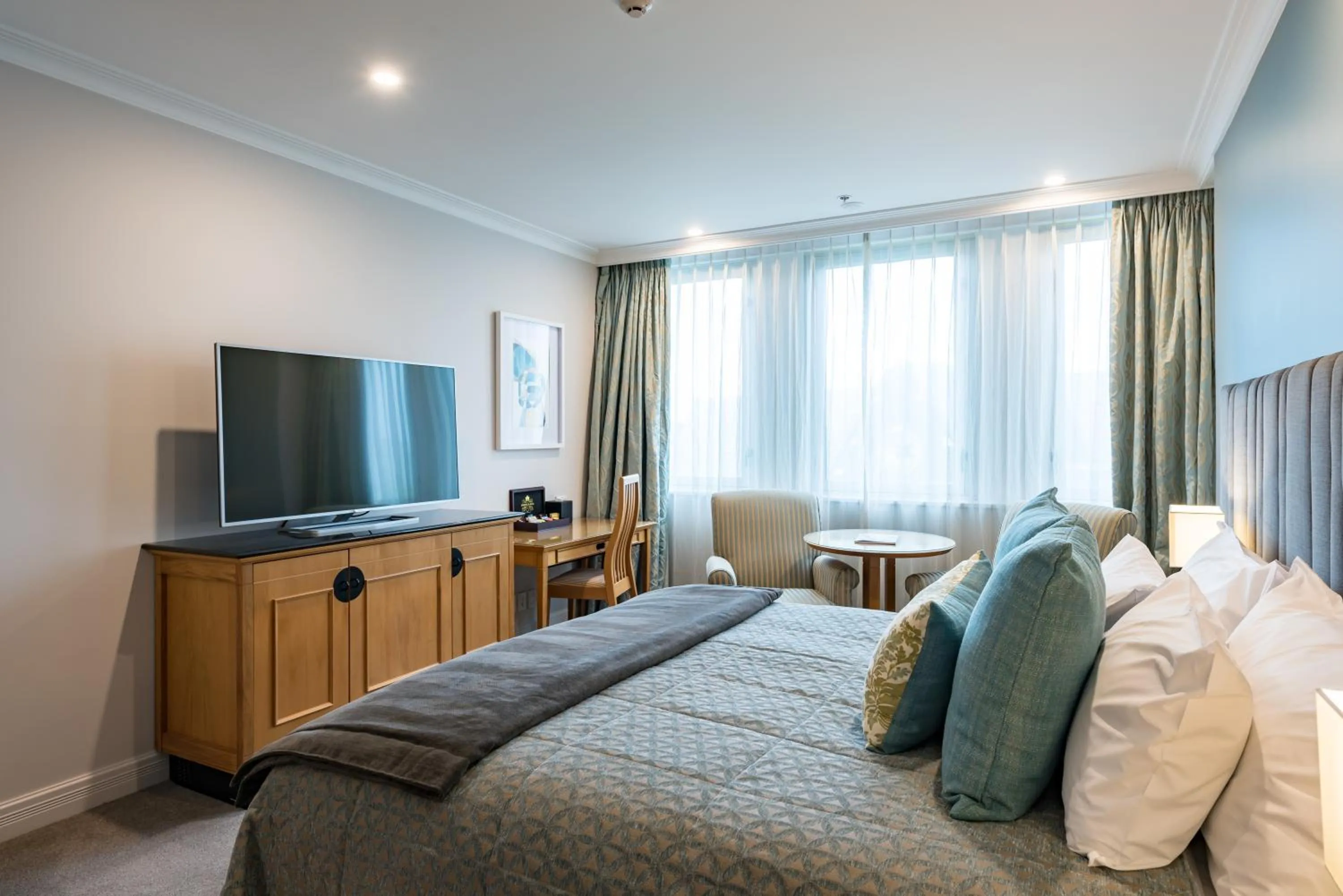 Photo of the whole room, Bed in Distinction Christchurch Hotel