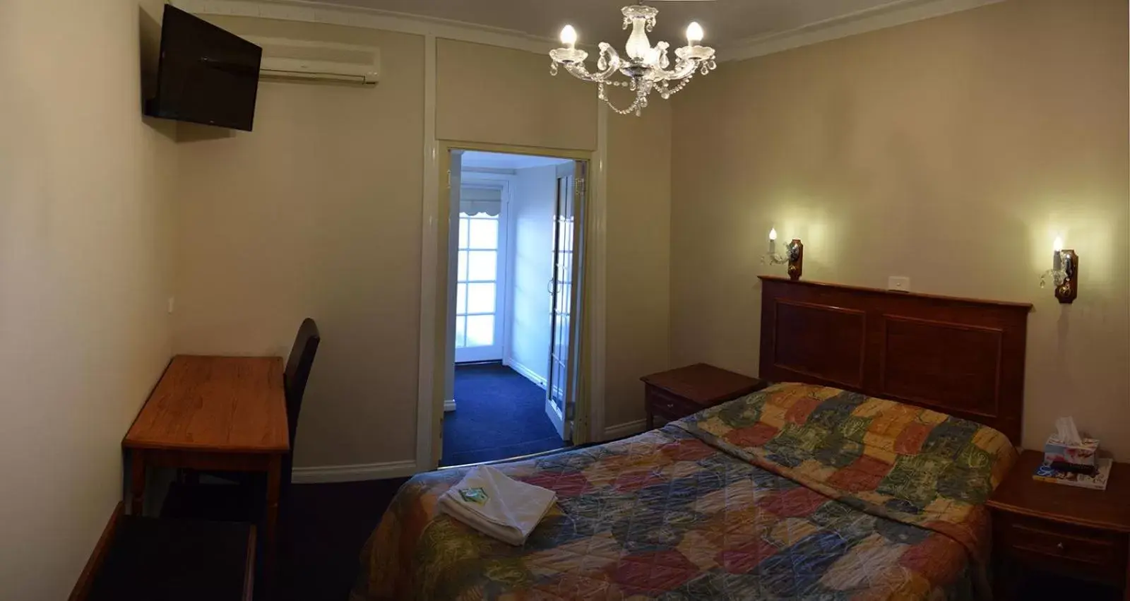 King Room with Balcony in The Palace Hotel Kalgoorlie