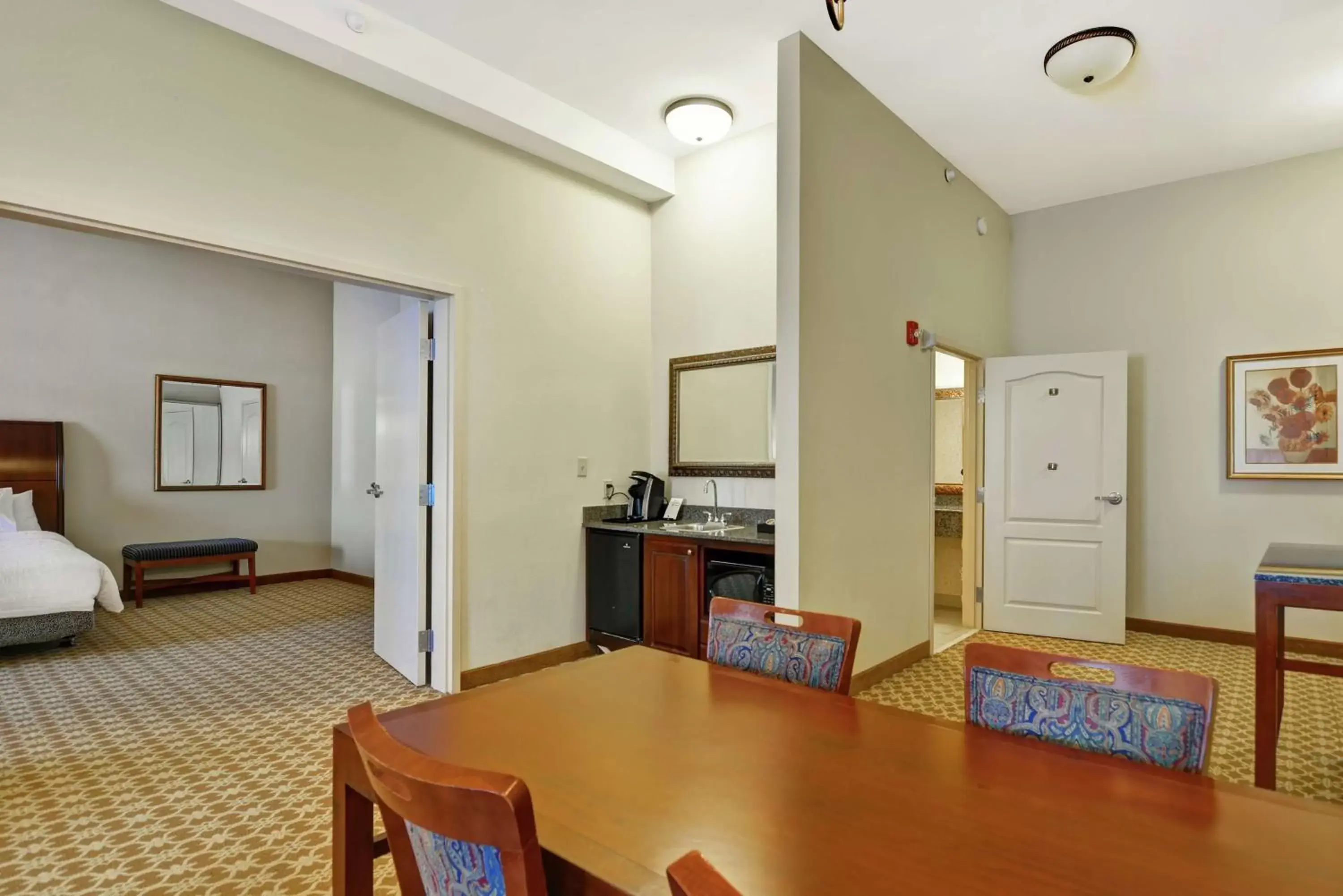 Bedroom, Dining Area in Hilton Garden Inn Amarillo