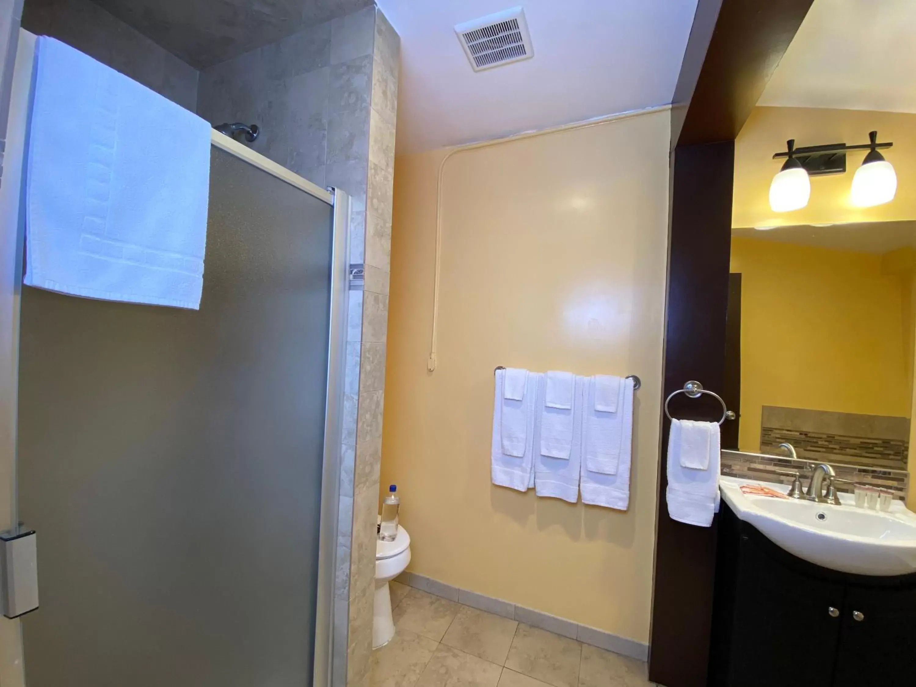 Bathroom in El Patio Inn