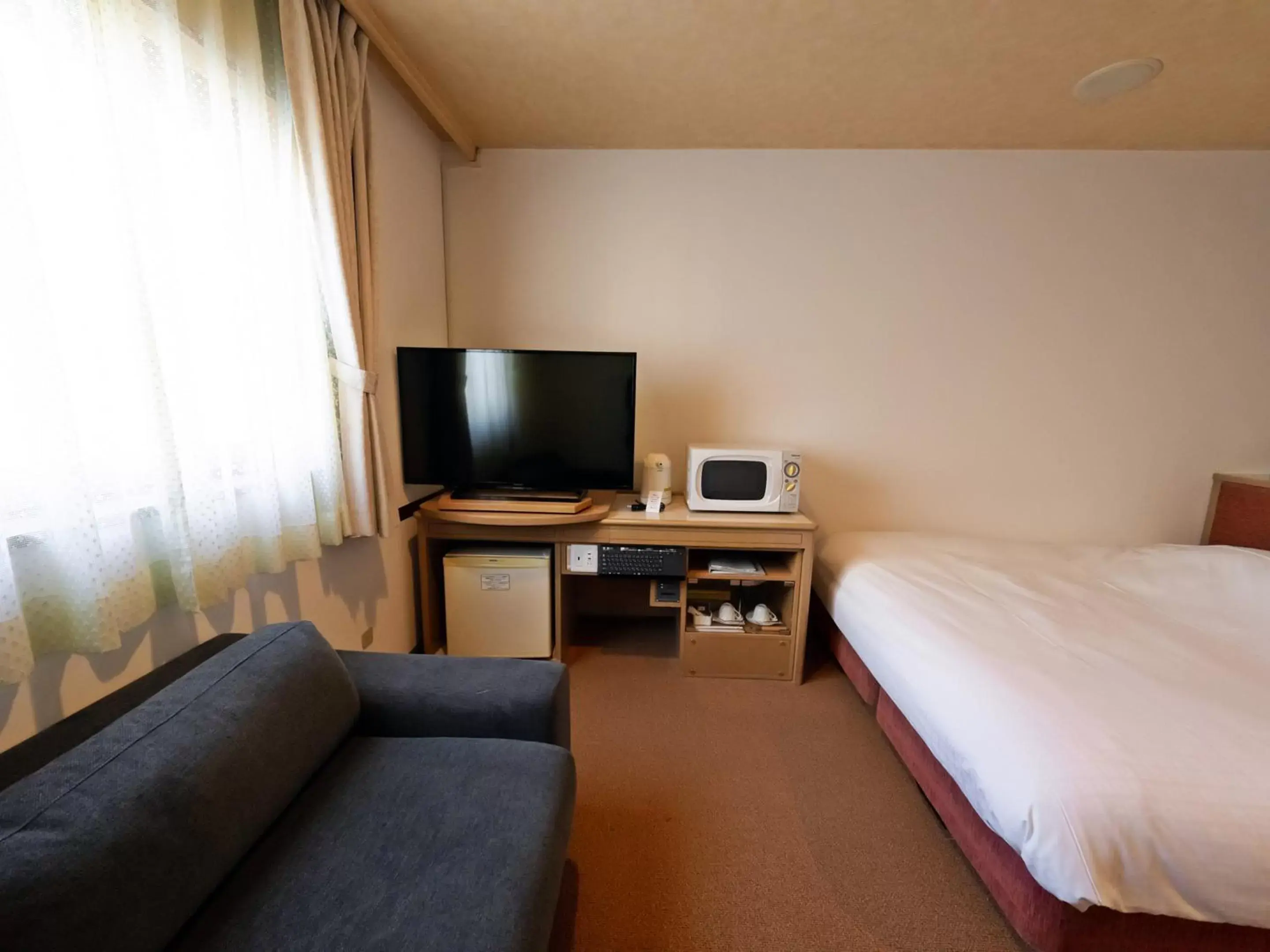 Bed, TV/Entertainment Center in ORDA HOTEL