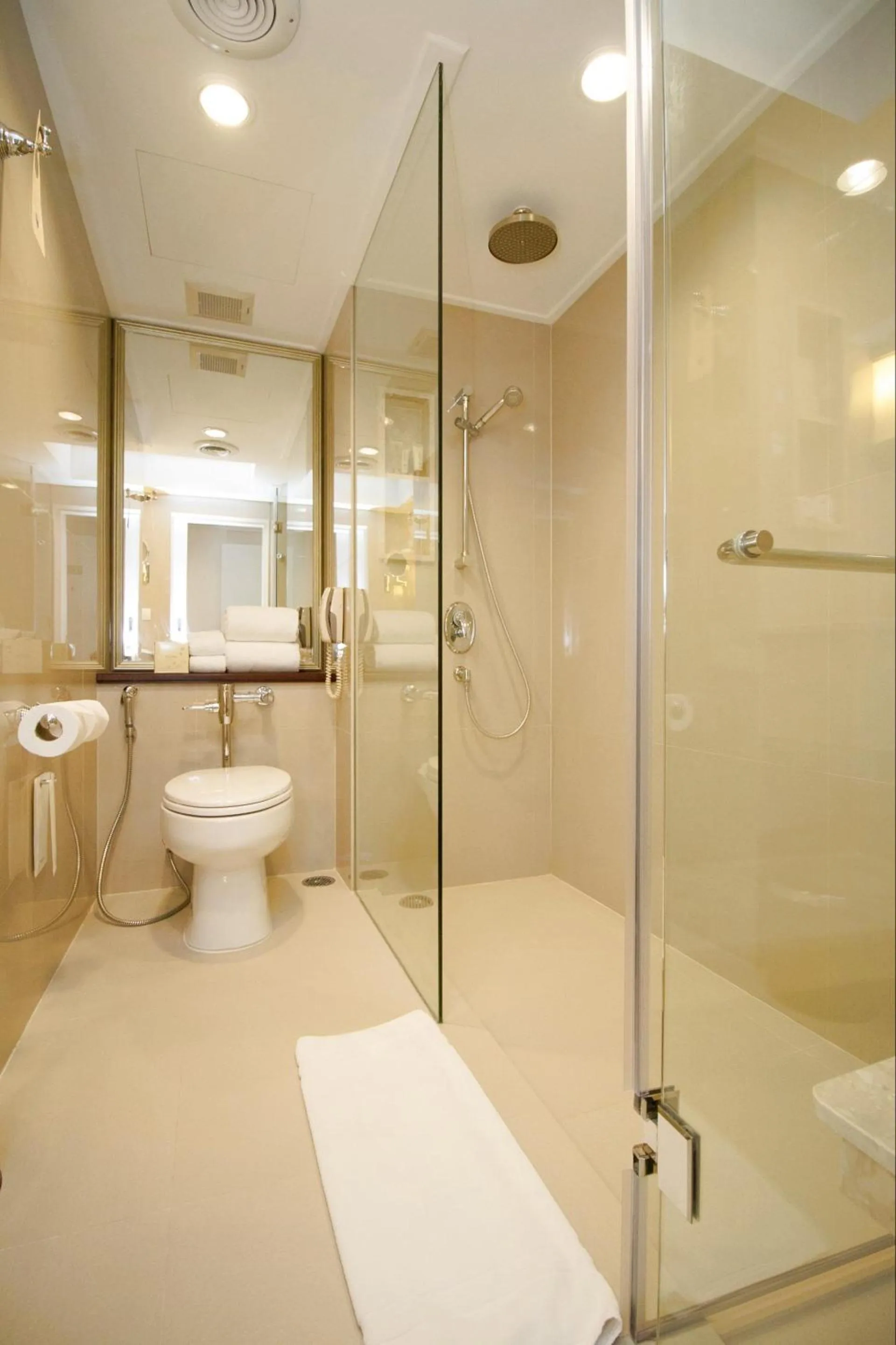 Bathroom in Dusit Thani Pattaya