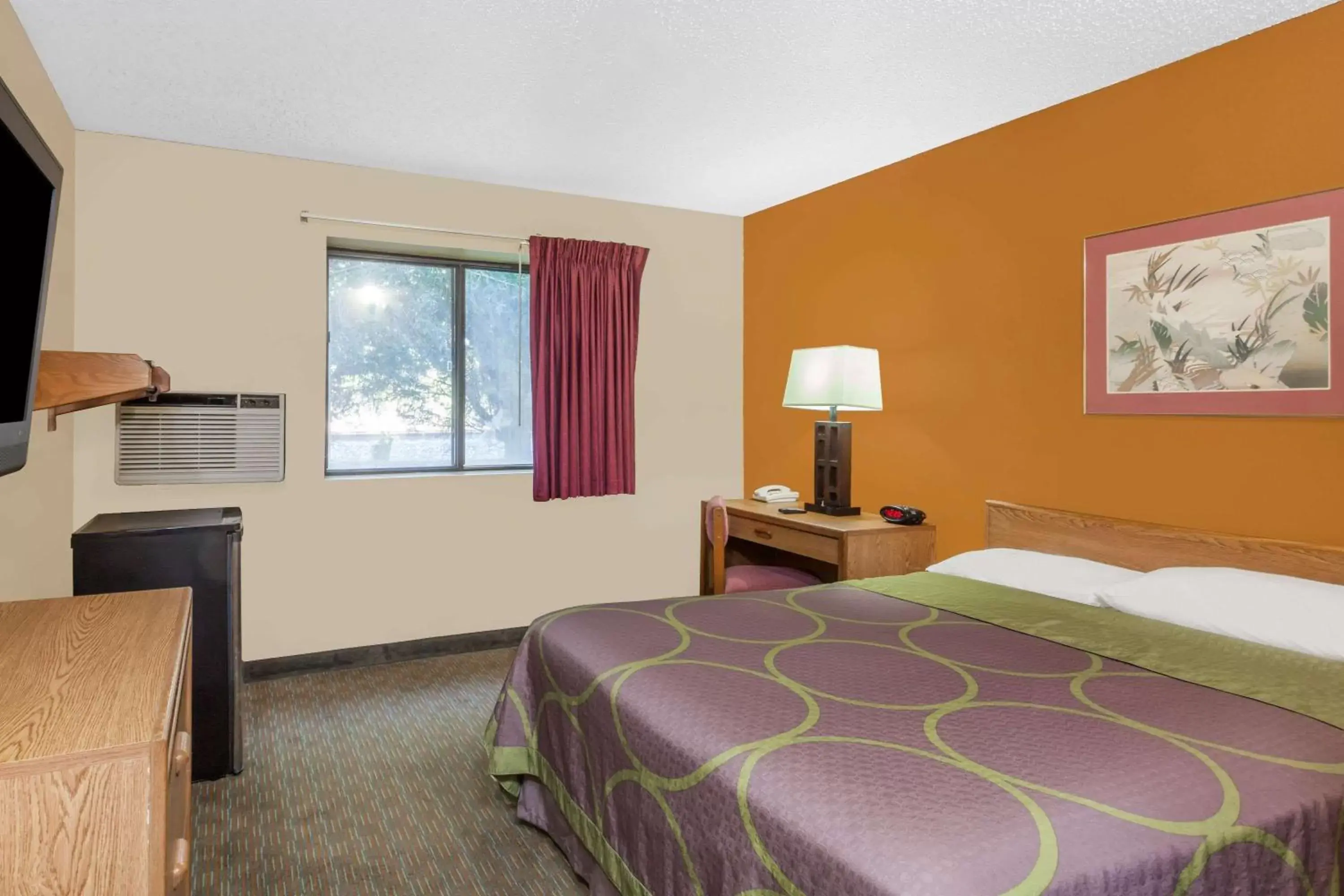 Photo of the whole room, Bed in Super 8 by Wyndham Charlotte/Amusement Park Area