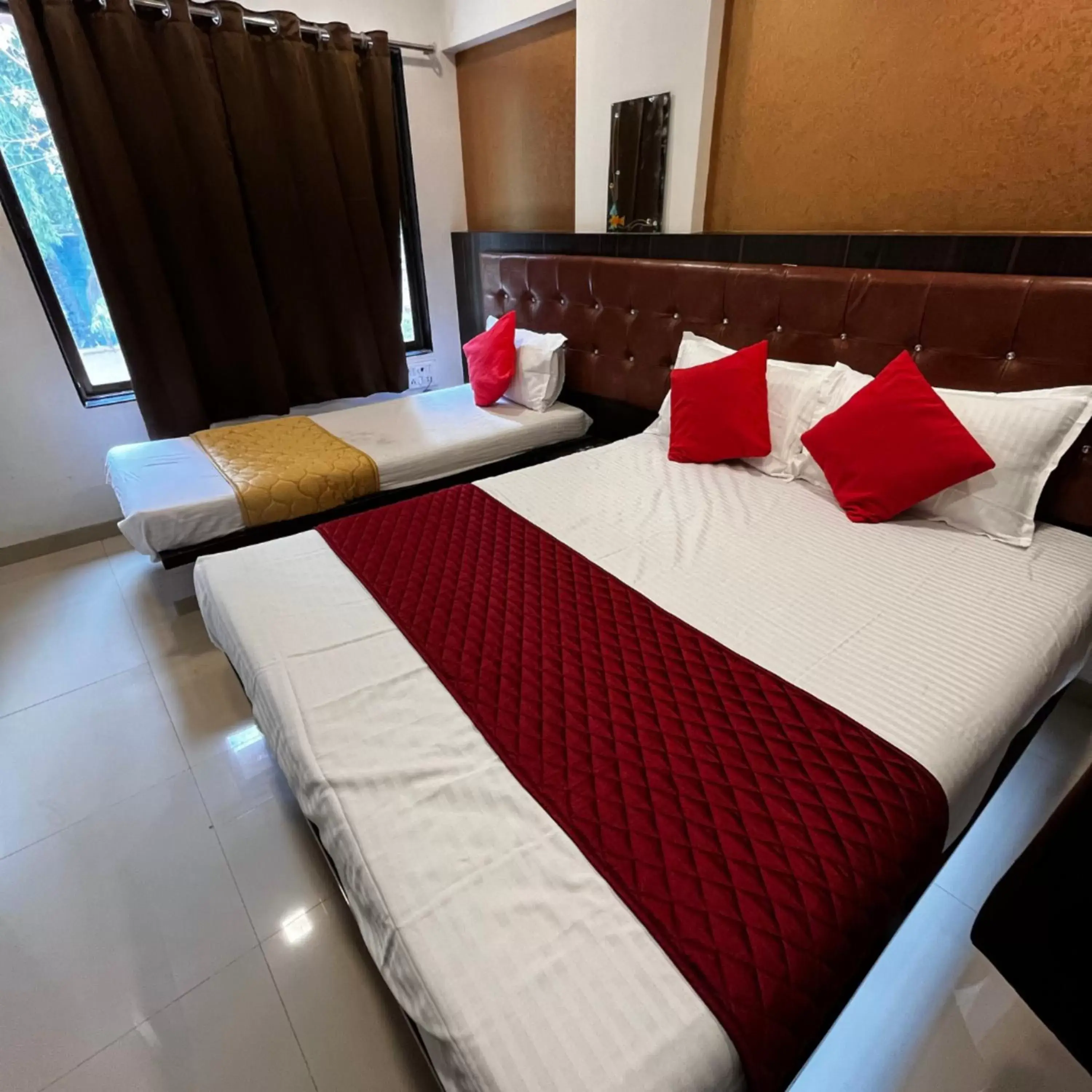Bed in Hotel Borivali Executive - Near Borivali Railway Station Bed in Hotel Borivali Executive - Near Borivali Railway Station