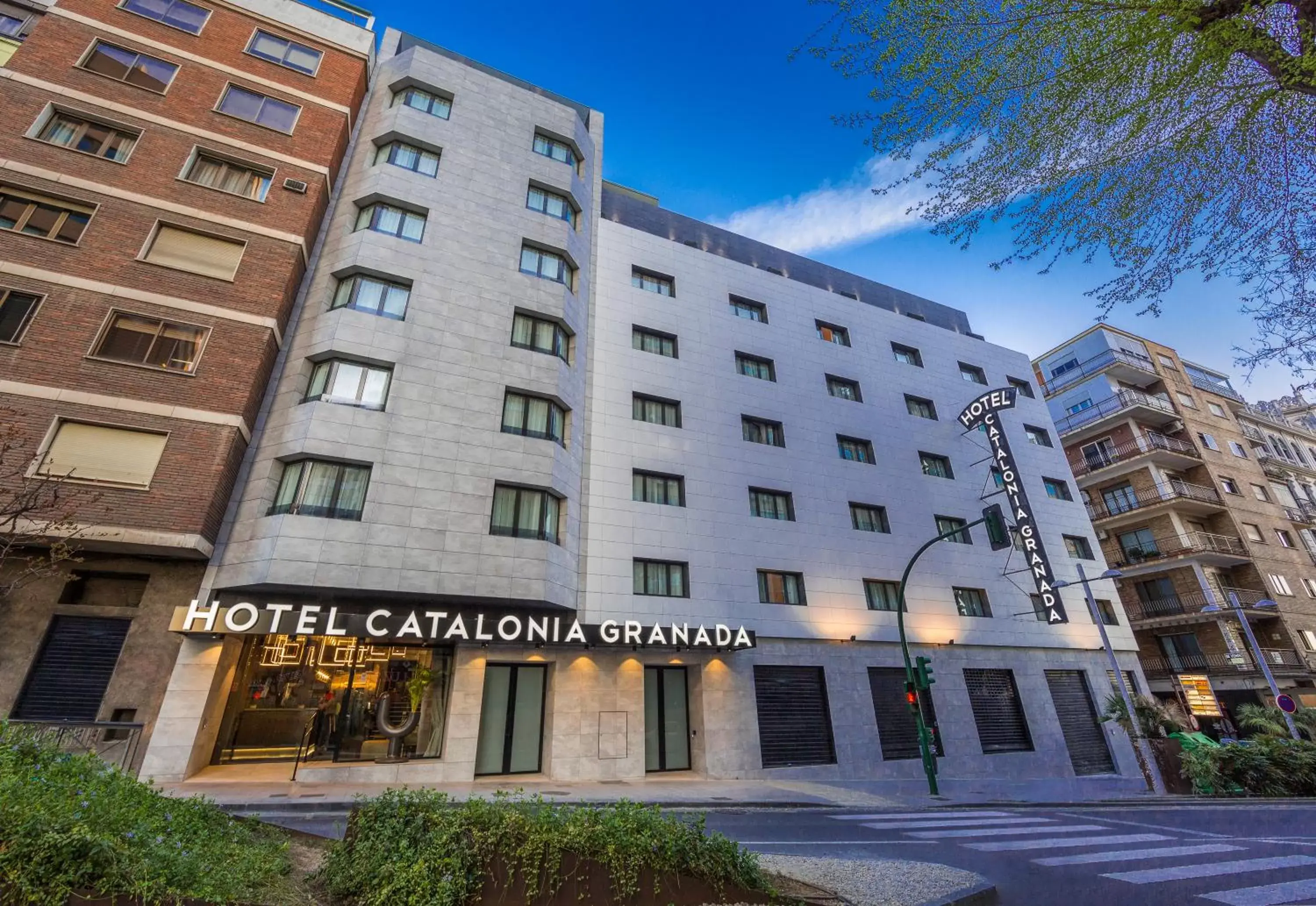 Facade/entrance, Property Building in Catalonia Granada