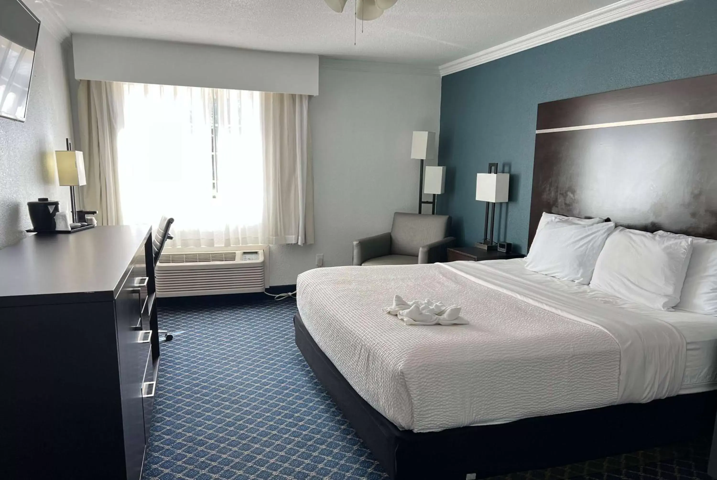 Photo of the whole room, Bed in Days Inn by Wyndham Dalhart