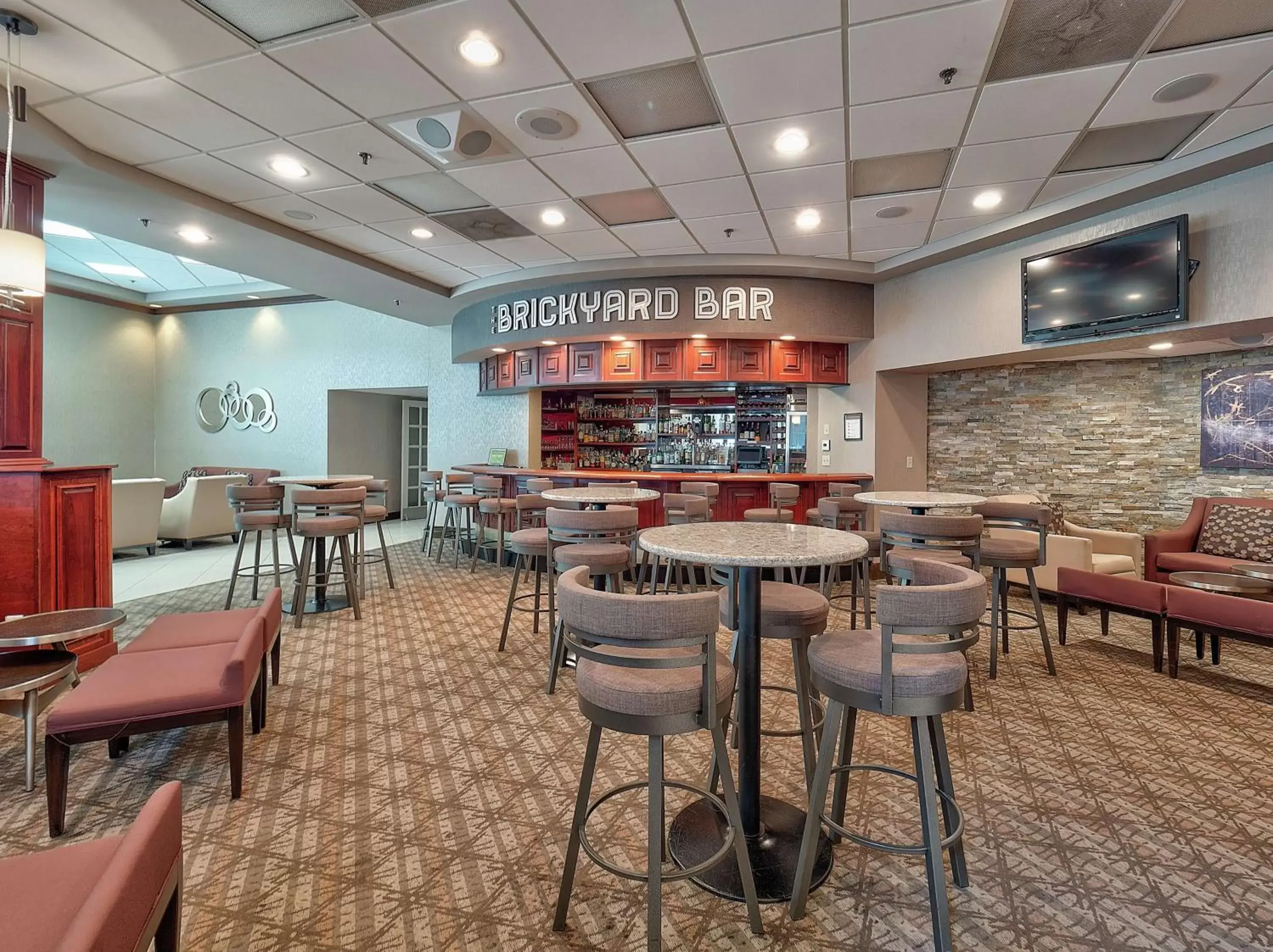 Lounge or bar, Lounge/Bar in DoubleTree by Hilton Bloomington