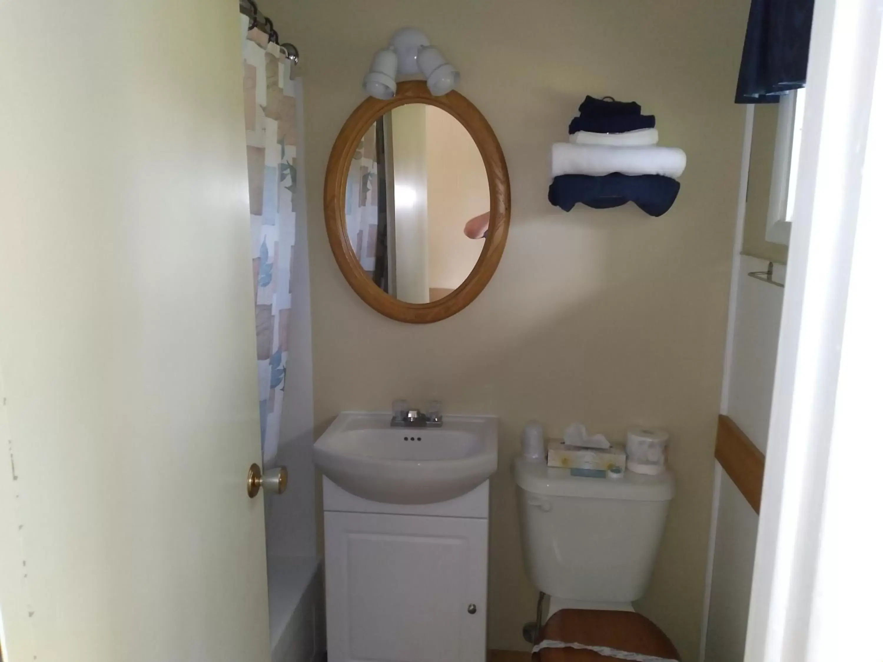 Bathroom in AppleTree Inn
