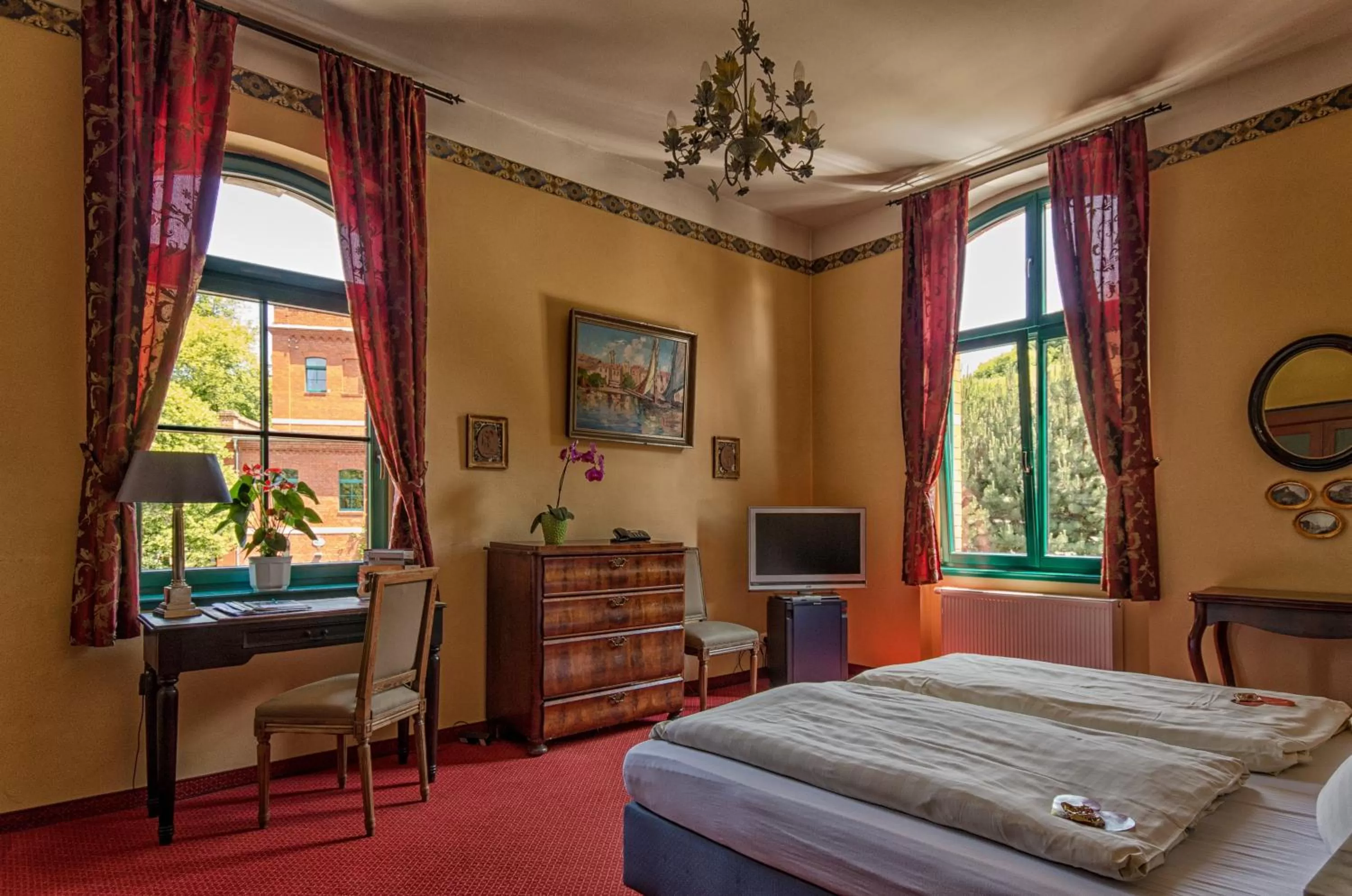 Photo of the whole room, Bed in Hotel zur Henne