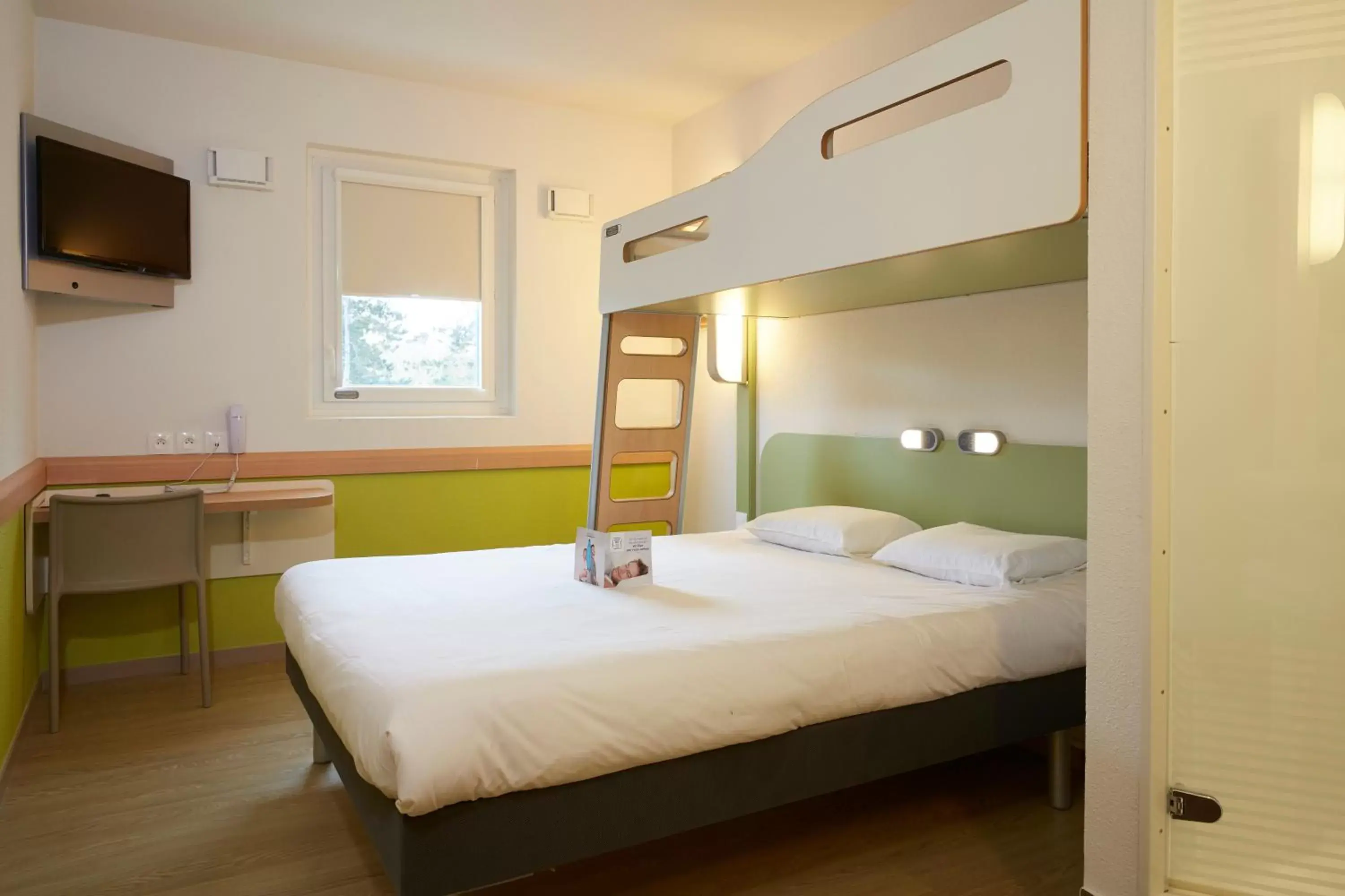 Bedroom in Ibis Budget Chalon Sur Saone Nord