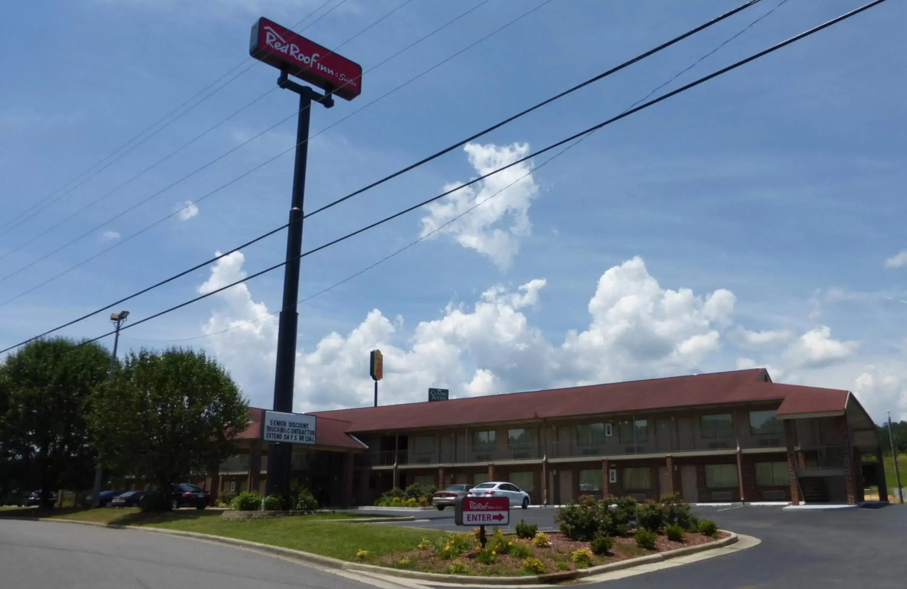 Property Building in Red Roof Inn & Suites Cleveland, TN