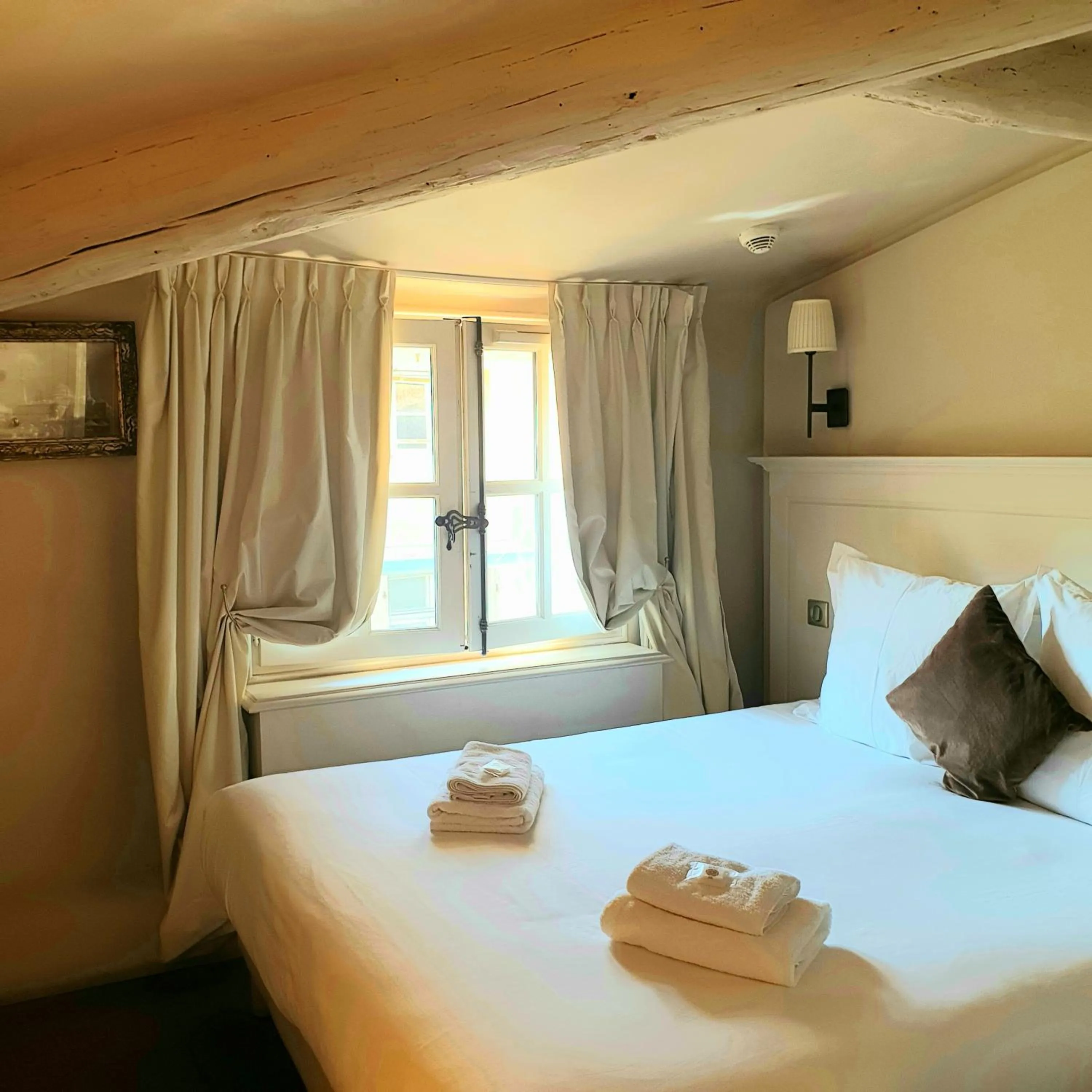 Bed in Les Quatre Dauphins