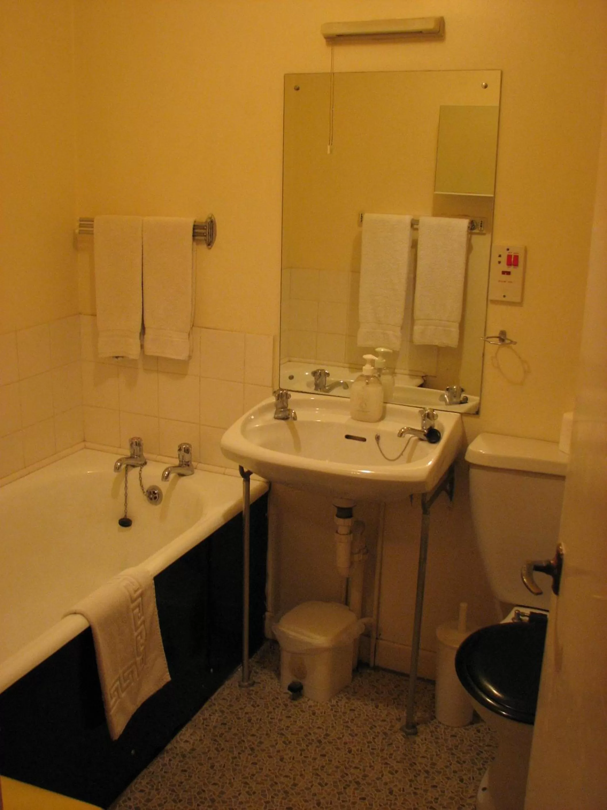 Bathroom in Lancaster Hotel