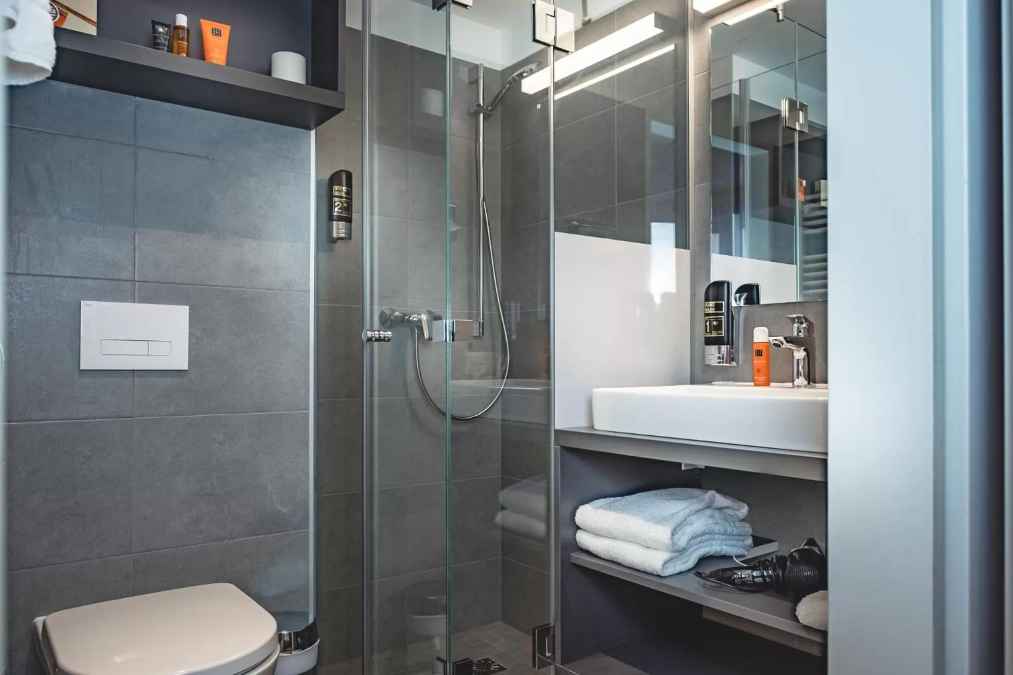 Shower in Oliver Apartments | contactless check-in