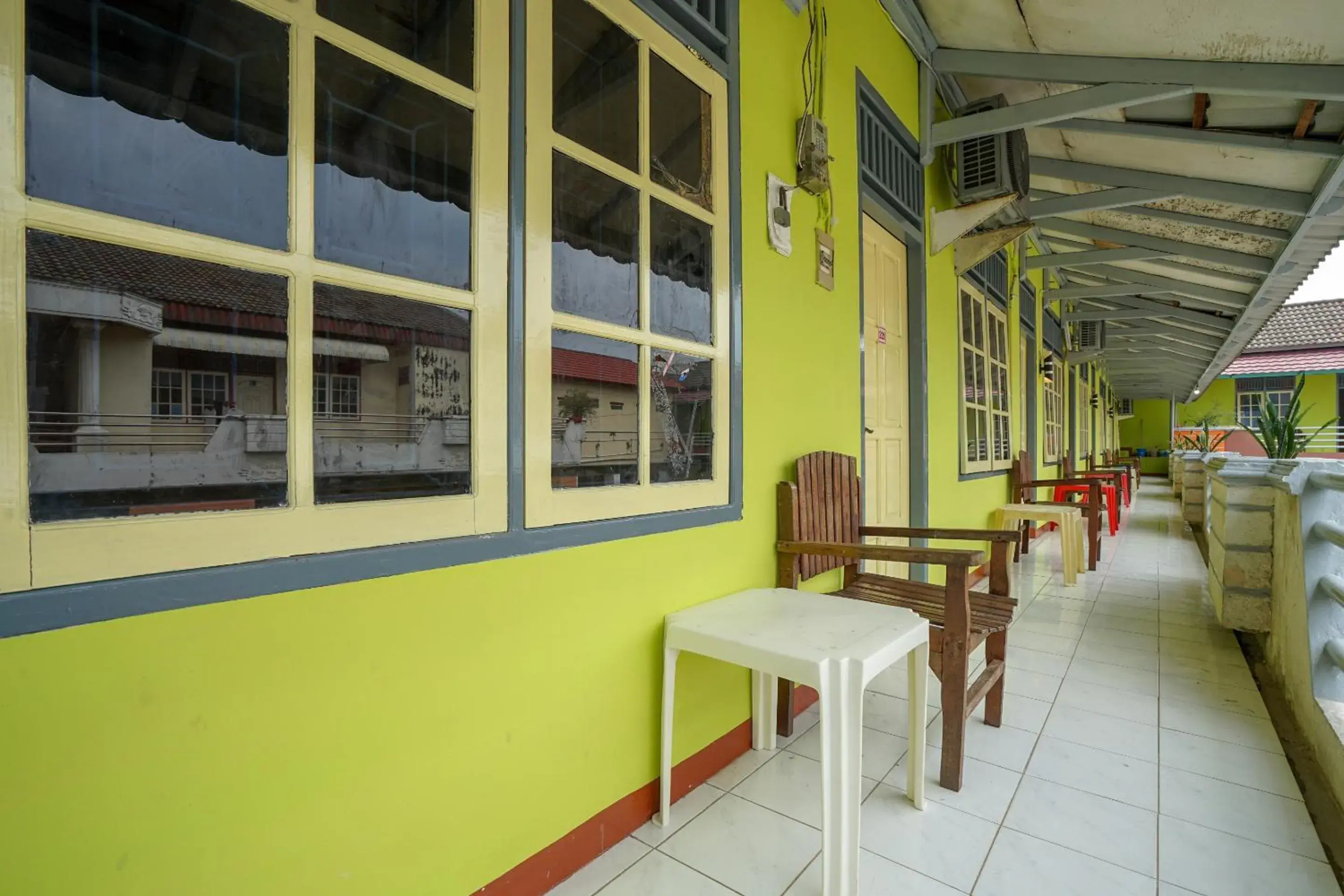 Balcony/Terrace in OYO 2177 Trikora Indah Residence