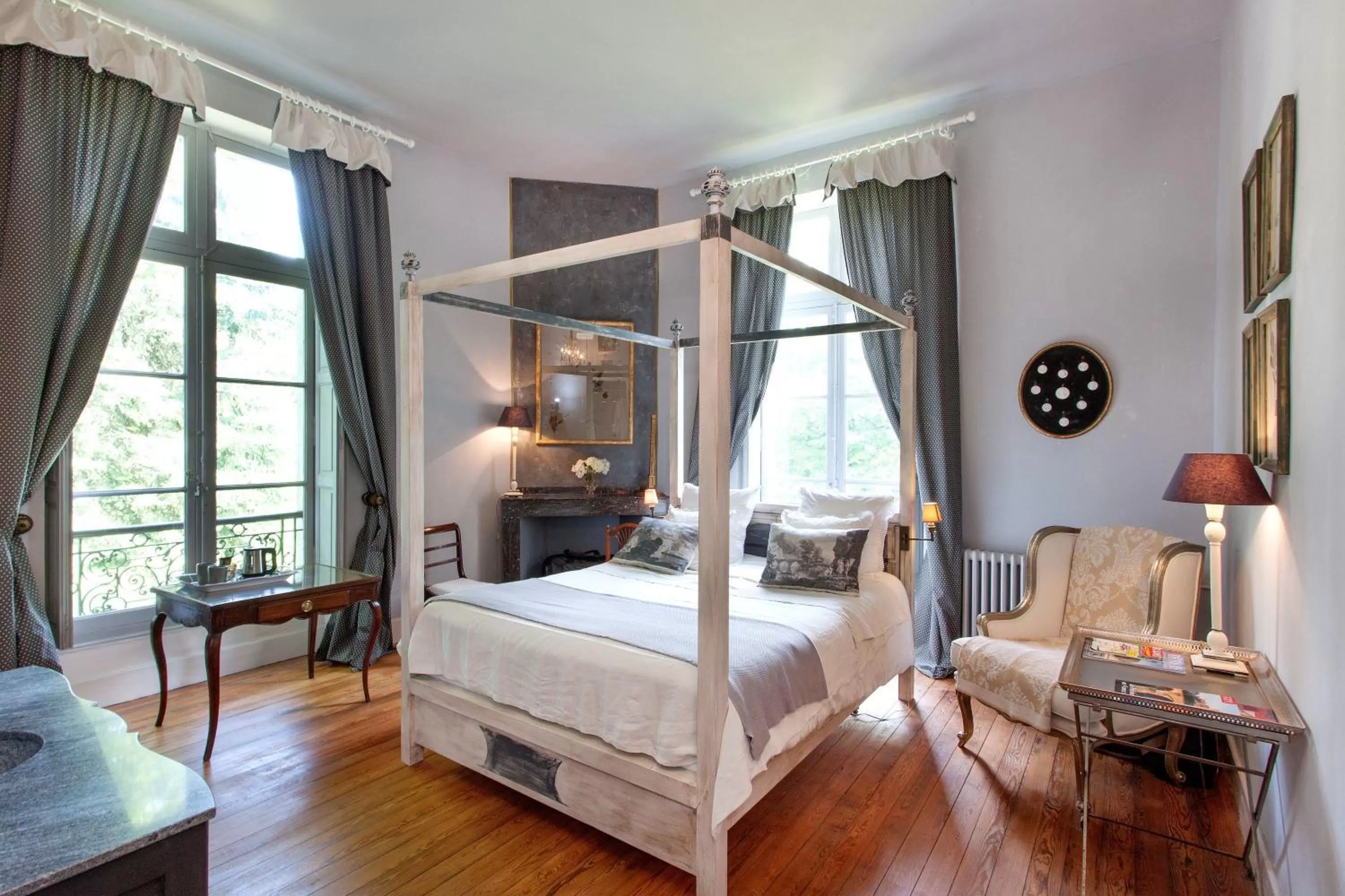 Photo of the whole room, Bed in Domaine Le Castelet