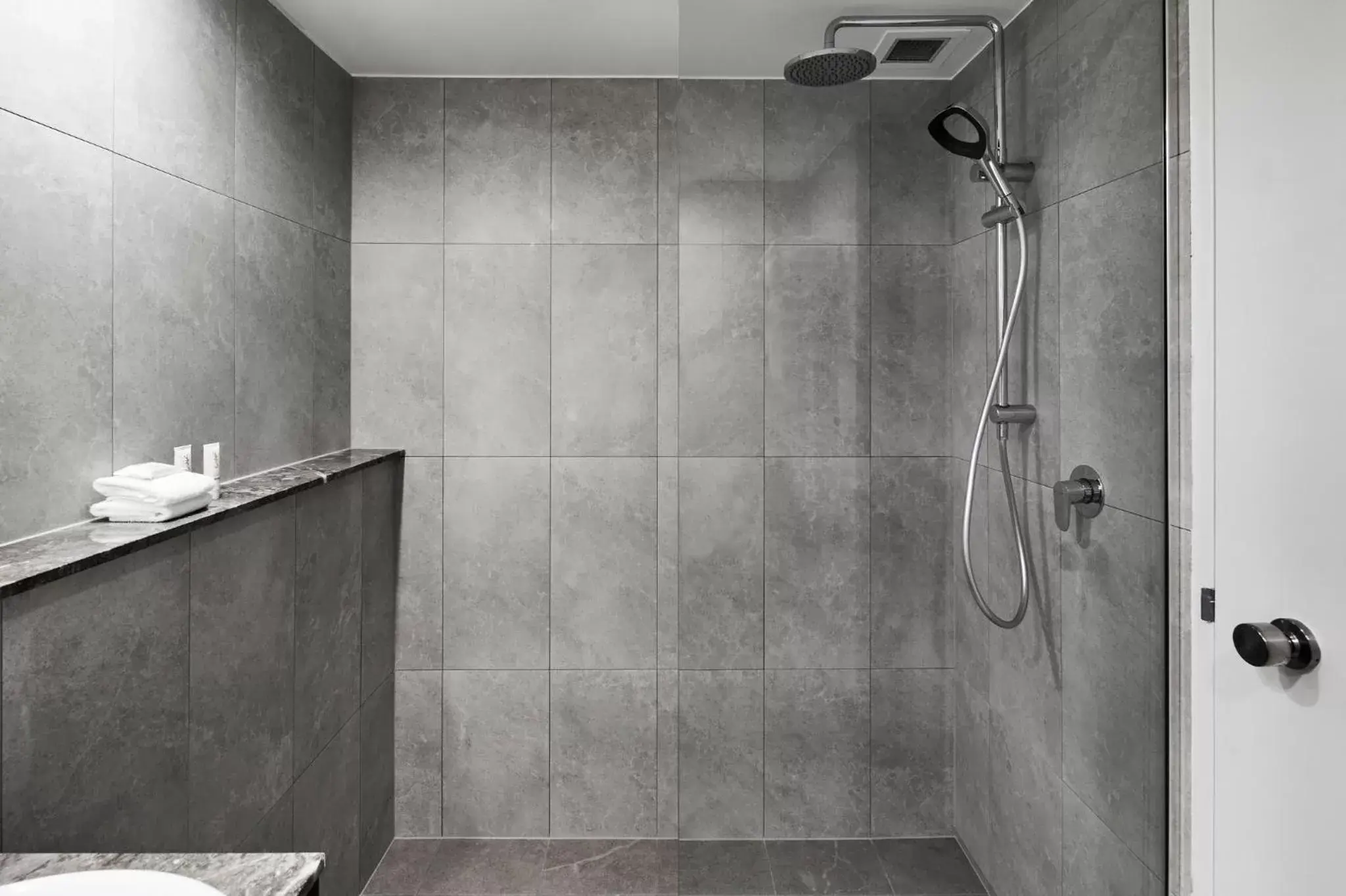 Bathroom in Crowne Plaza Sydney Airport by IHG Bathroom in Crowne Plaza Sydney Airport by IHG